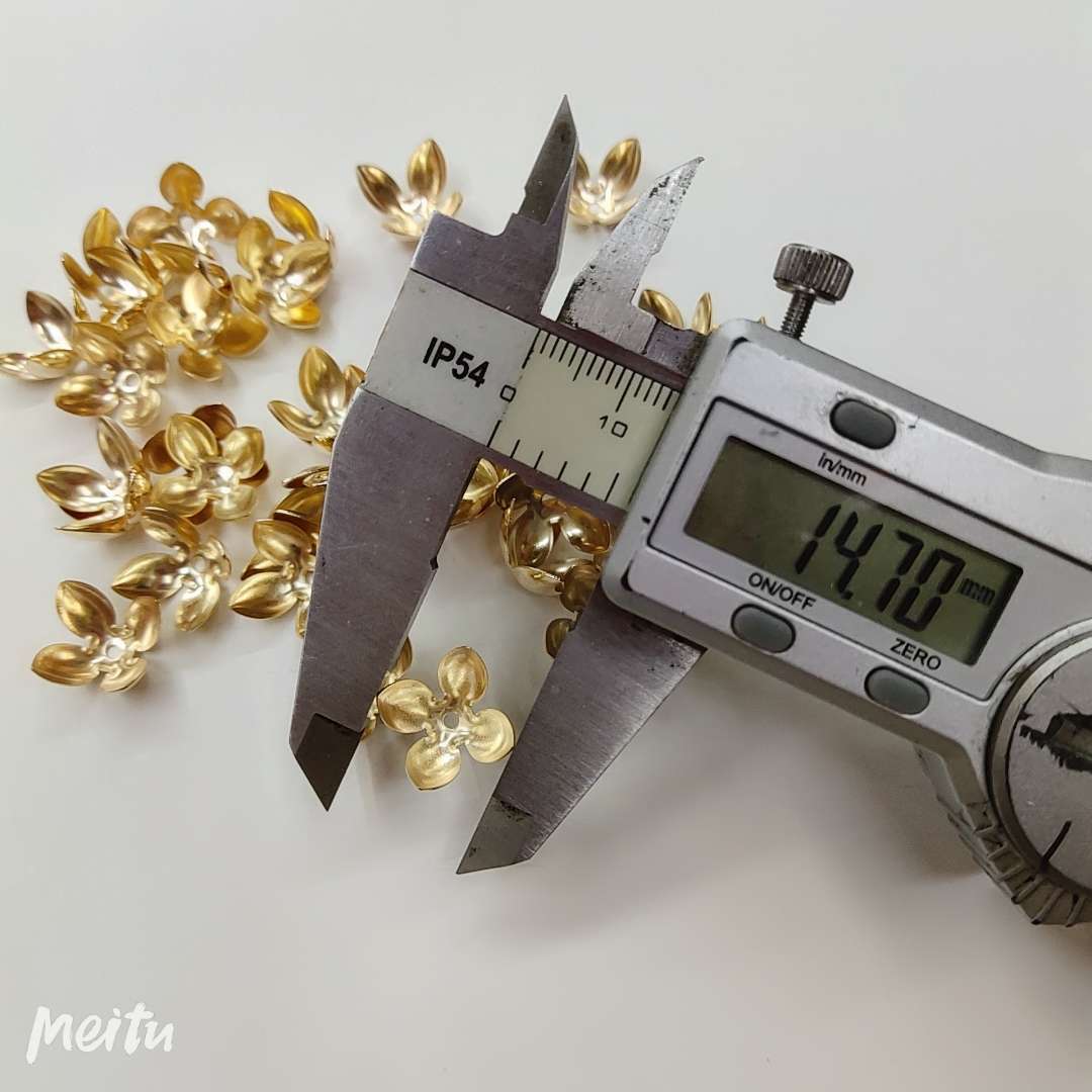 diy饰品配件材料  四叶大花托小花托  珠子底托
1千/包细节图