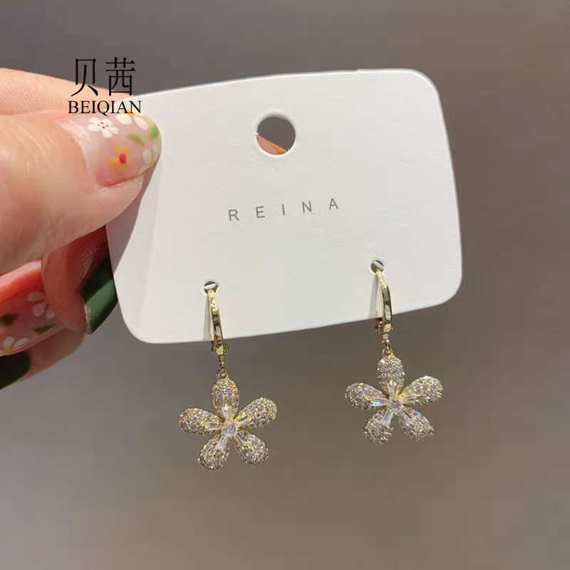 Korean version of the popular snowflake earrings, earrings and accessories