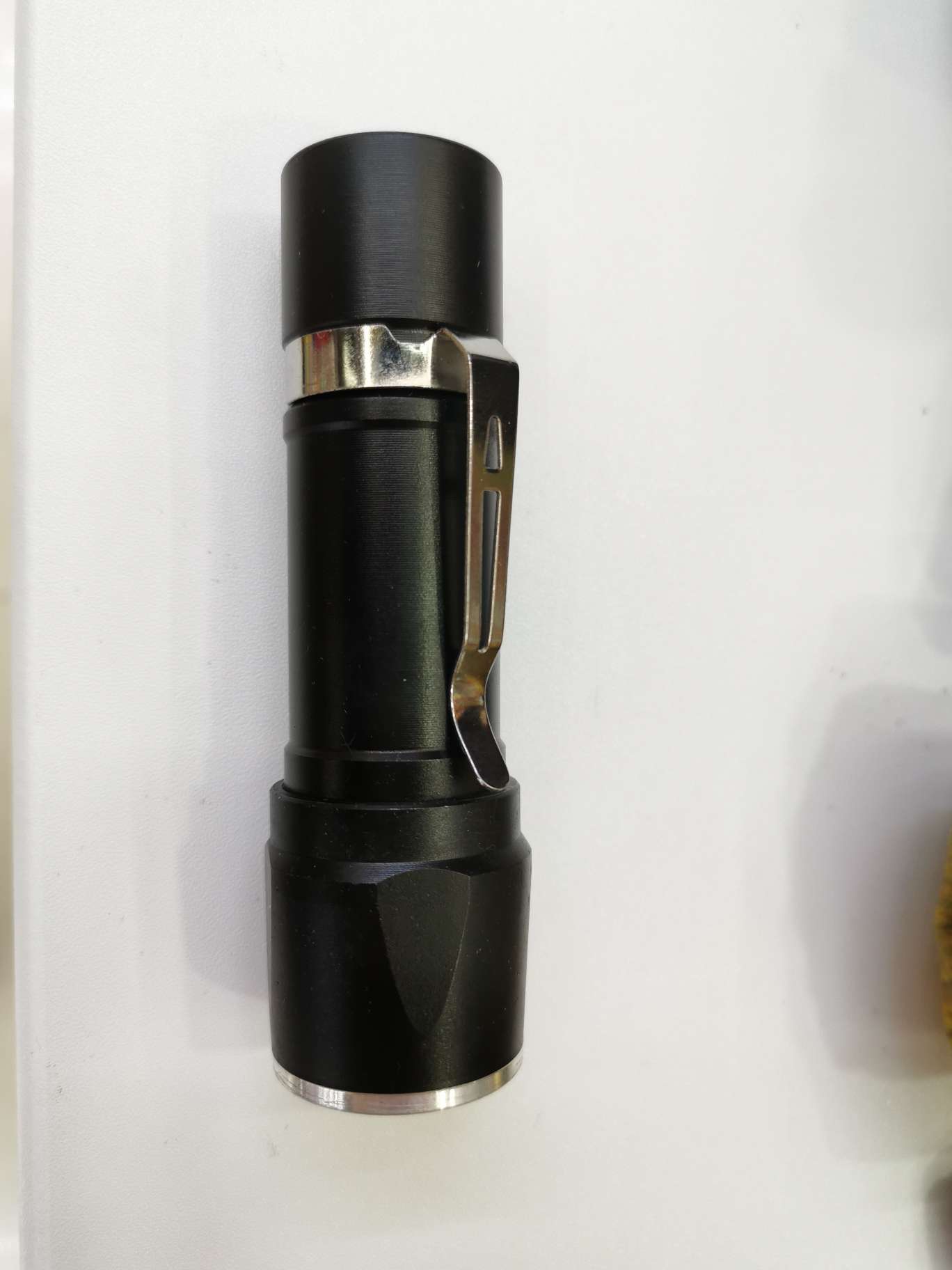 COB合金LED手电筒
240个一箱产品图