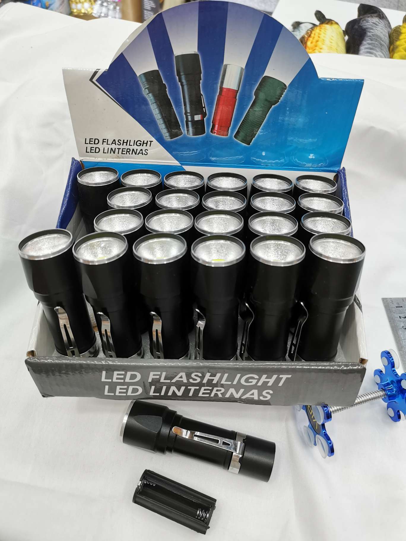 COB合金LED手电筒
240个一箱白底实物图