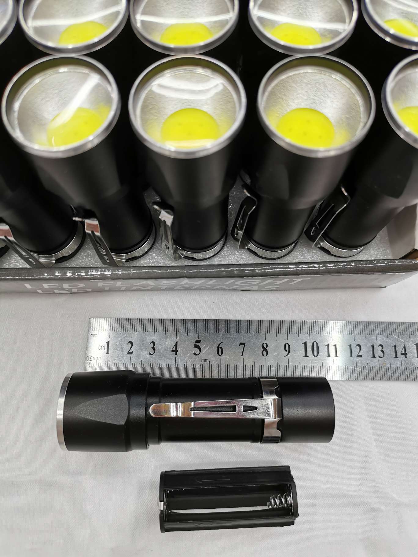 COB合金LED手电筒
240个一箱详情图7