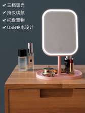 爆款led镜化妆镜可开关灯高清美观大方工艺品摆件梳妆台使用