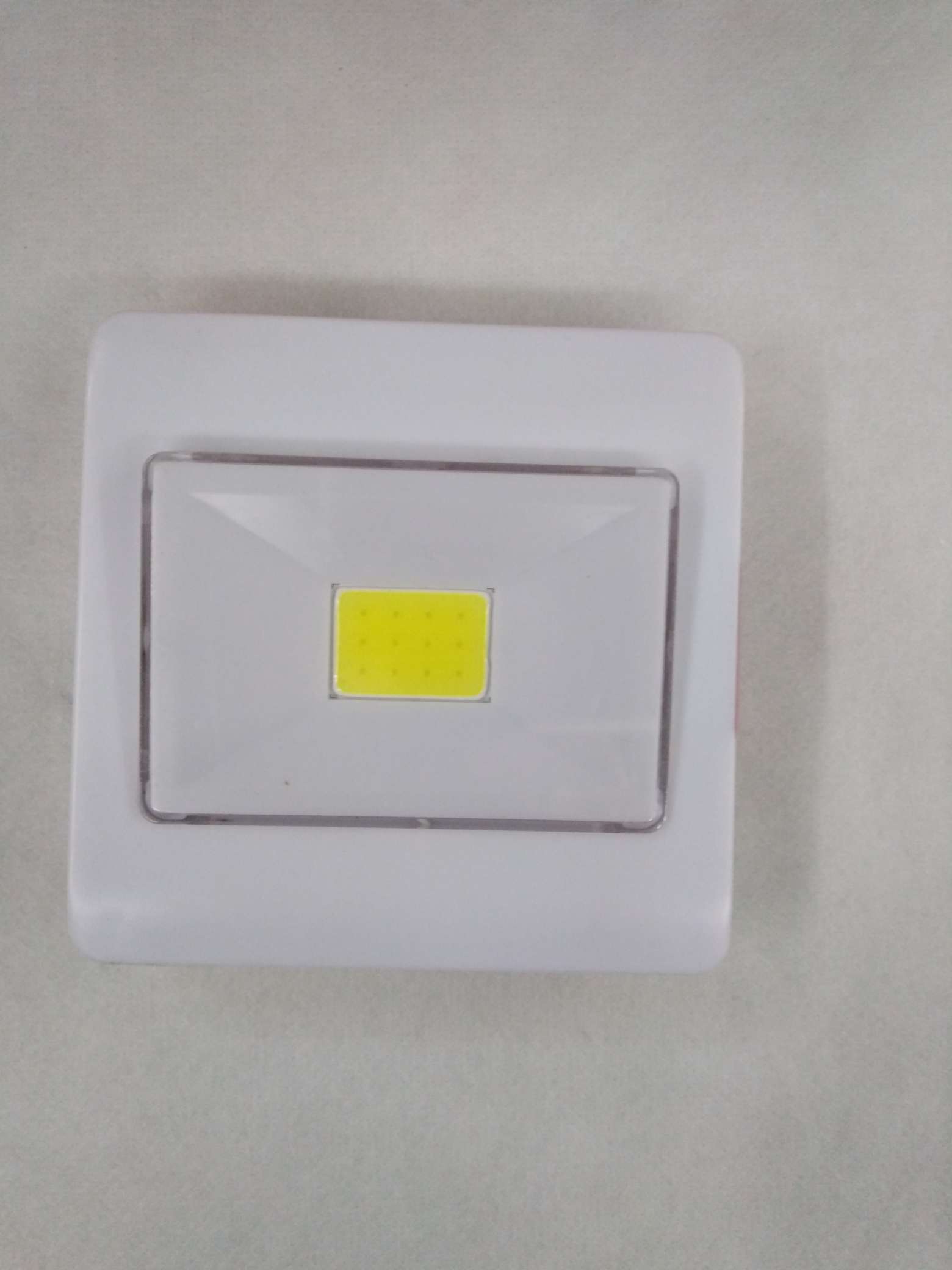 YJ一003小开关灯方C0B，展示盒240只/件，外箱：61.5X34×50.5㎝