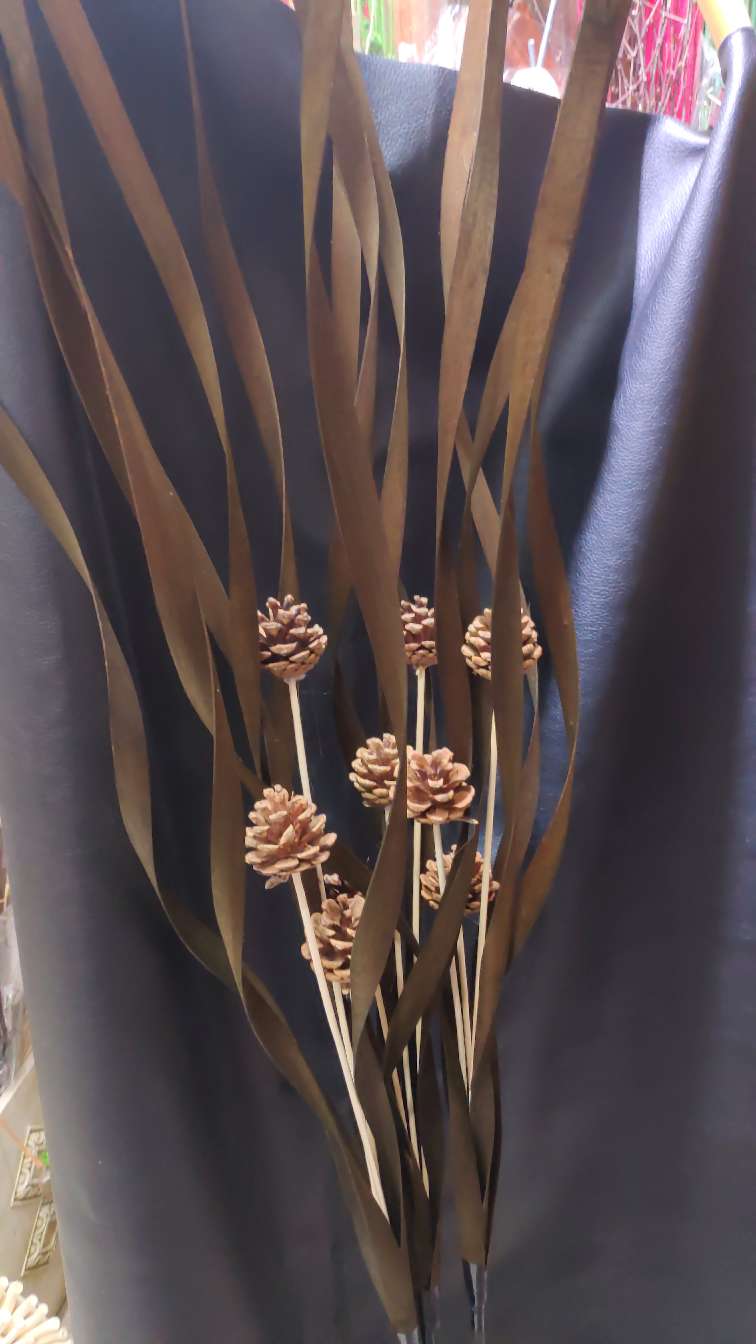 New varieties of cycad leaves are now picked, including loose tail leaves, multi-year cycad leaves, wedding decorations, preserved dried flowers, flower arrangements, pinecone dried branches, and floor-standing decorations Specification image