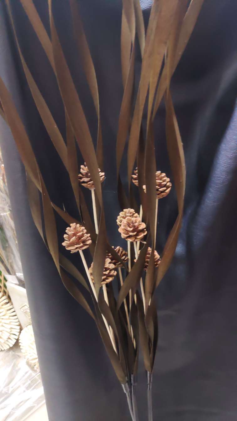 New varieties of cycad leaves are now picked, including loose tail leaves, multi-year cycad leaves, wedding decorations, preserved dried flowers, flower arrangements, pinecone dried branches, and floor-standing decorations details Picture
