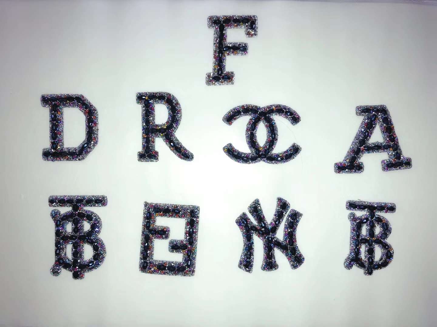 热熔胶服装辅料烫钻，贴钻立体字母烫钻帽子烫钻，珍珠立体字母双色立体字母烫钻烫图