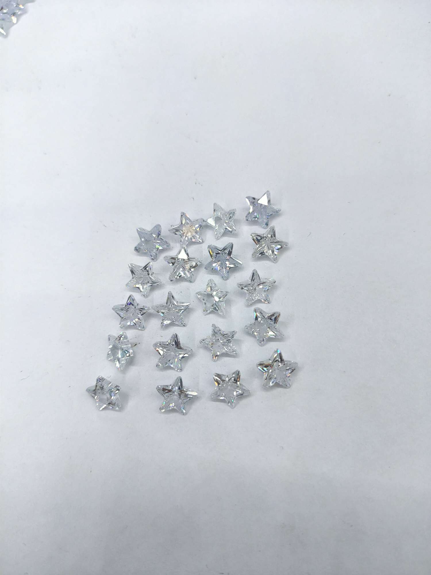 The five-pointed star zircon white Xinyao jewelry accessory is a popular DIY item that is cute and charming