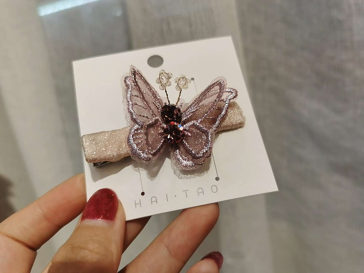 Hot Butterfly In The Claw details Picture