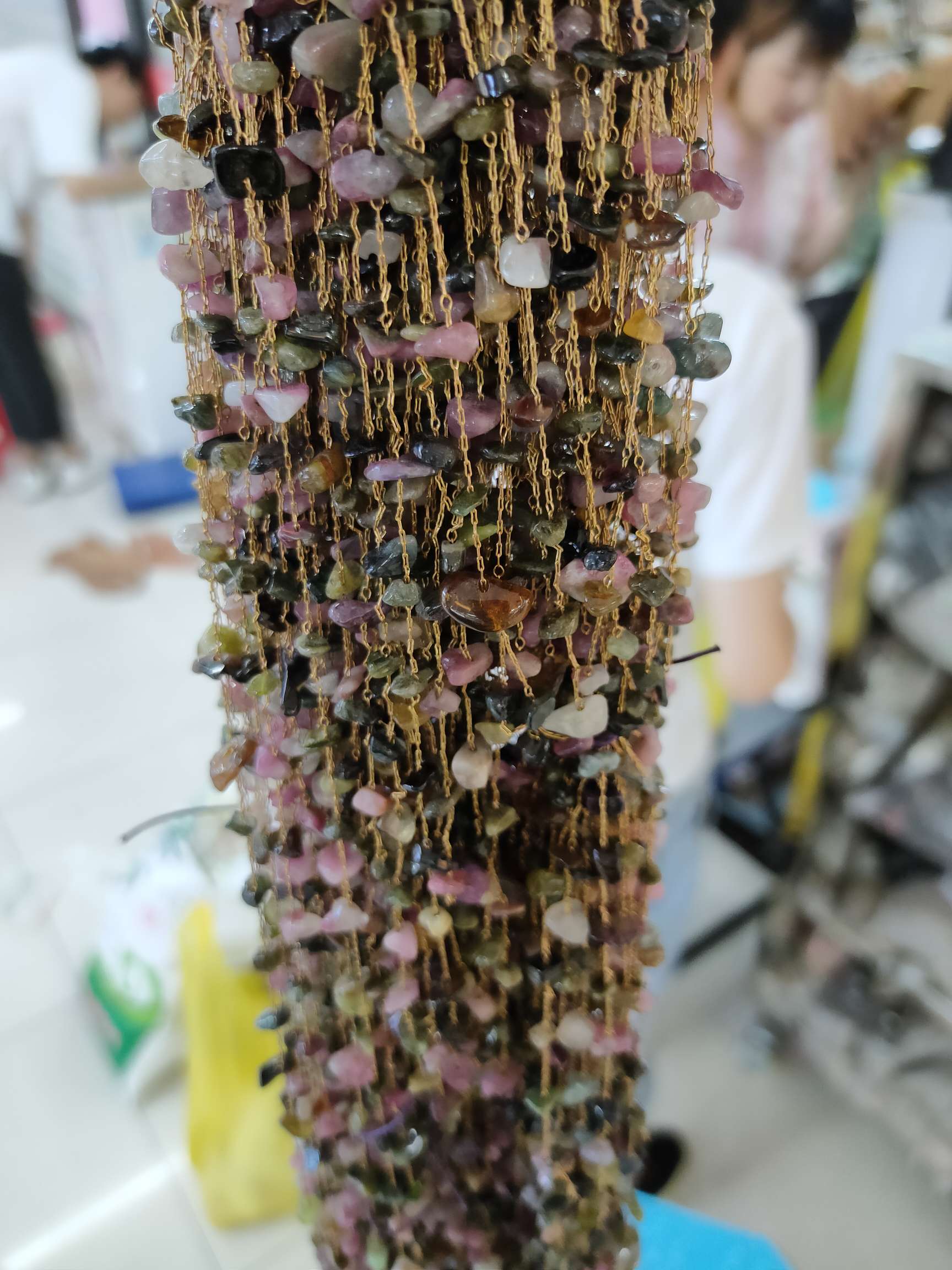 Mixed-color stone chain details Picture