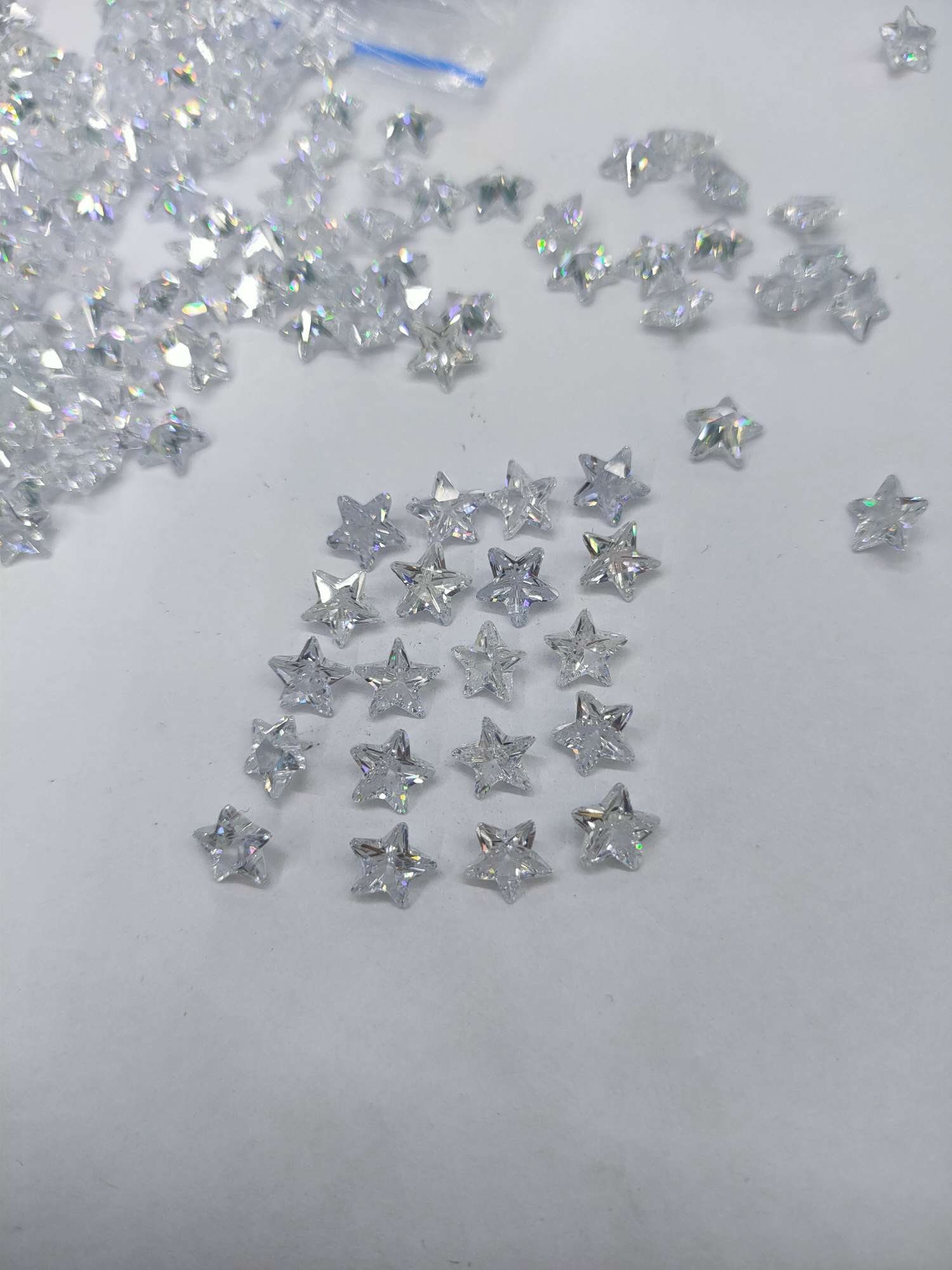 The five-pointed star zircon white Xinyao jewelry accessory is a popular DIY item that is cute and charming details Picture