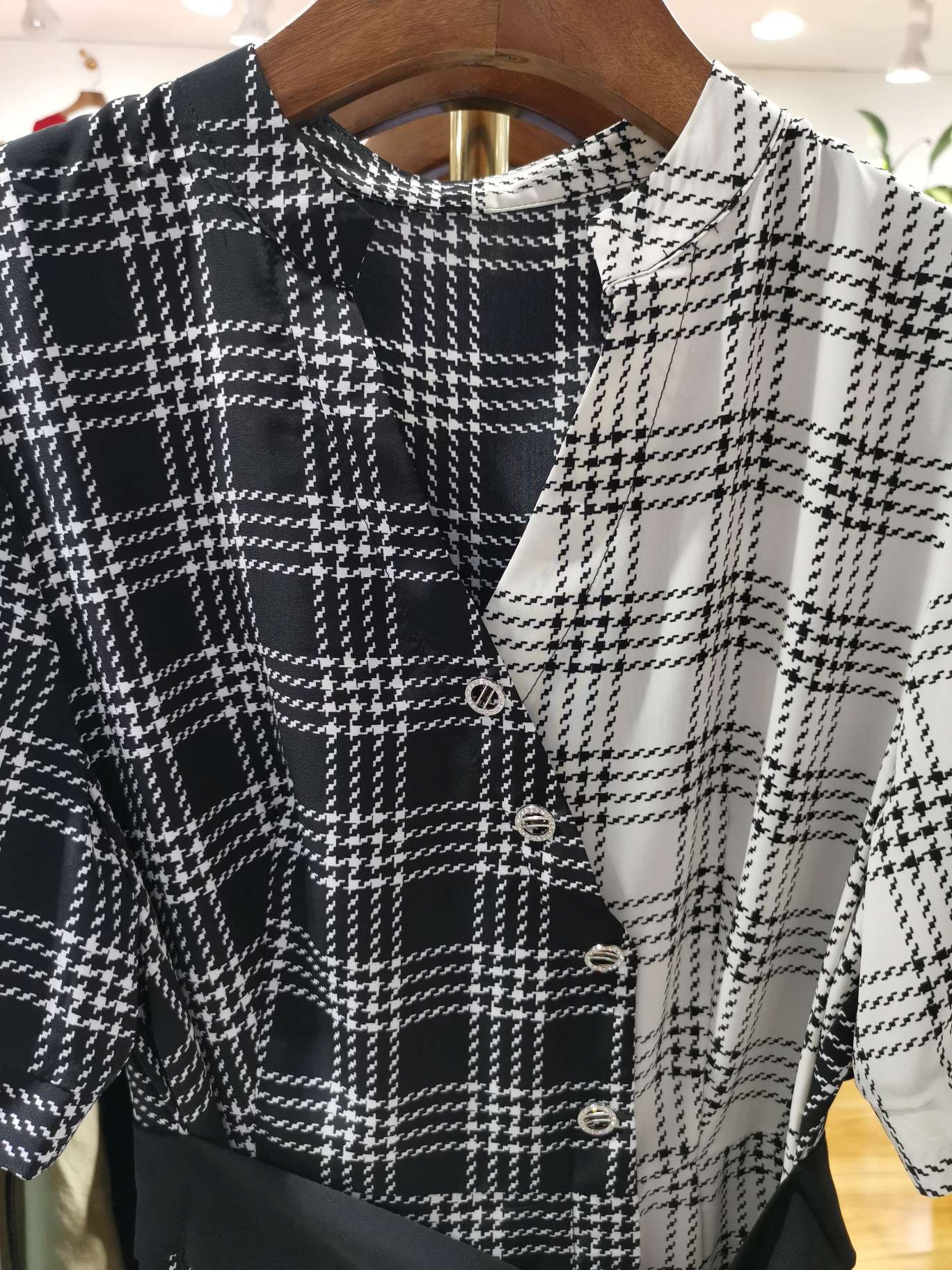 别领钻扣V字型领黑腰带连衣裙休闲时尚百搭服装女装中长款上衣外套详情4