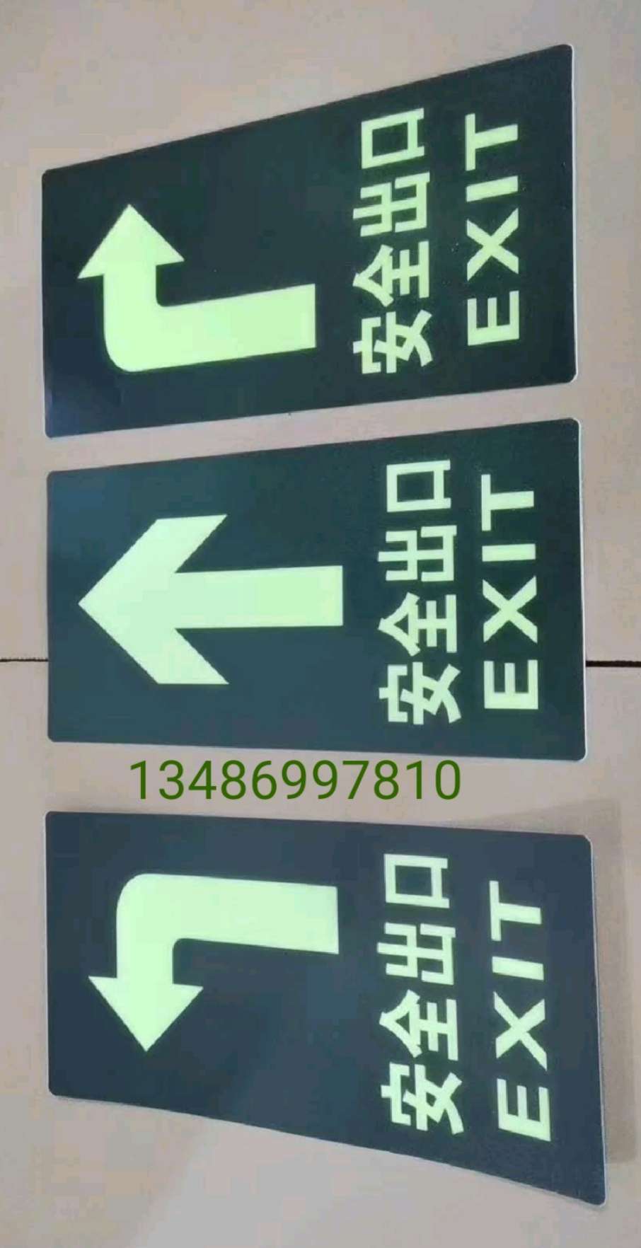 Reflexive cursor on the ground on the wall on the sign details Picture