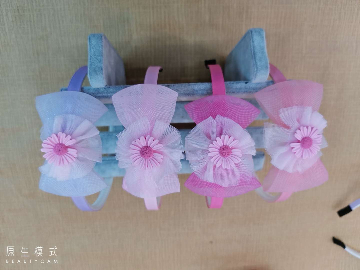 Children's hairband with cartoon fabric Application Scenario