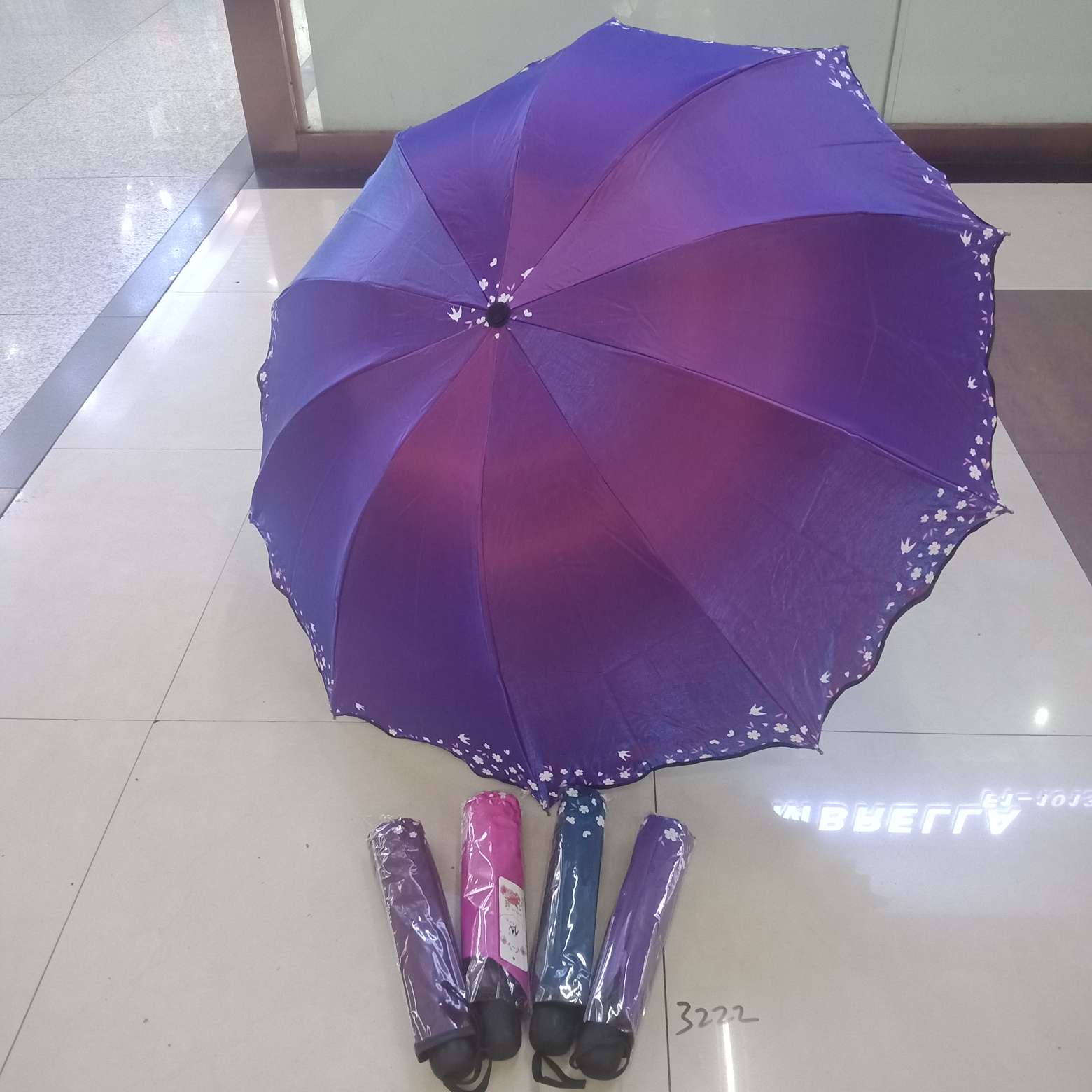 加大黑胶变色龙防紫外线伞白底实物图