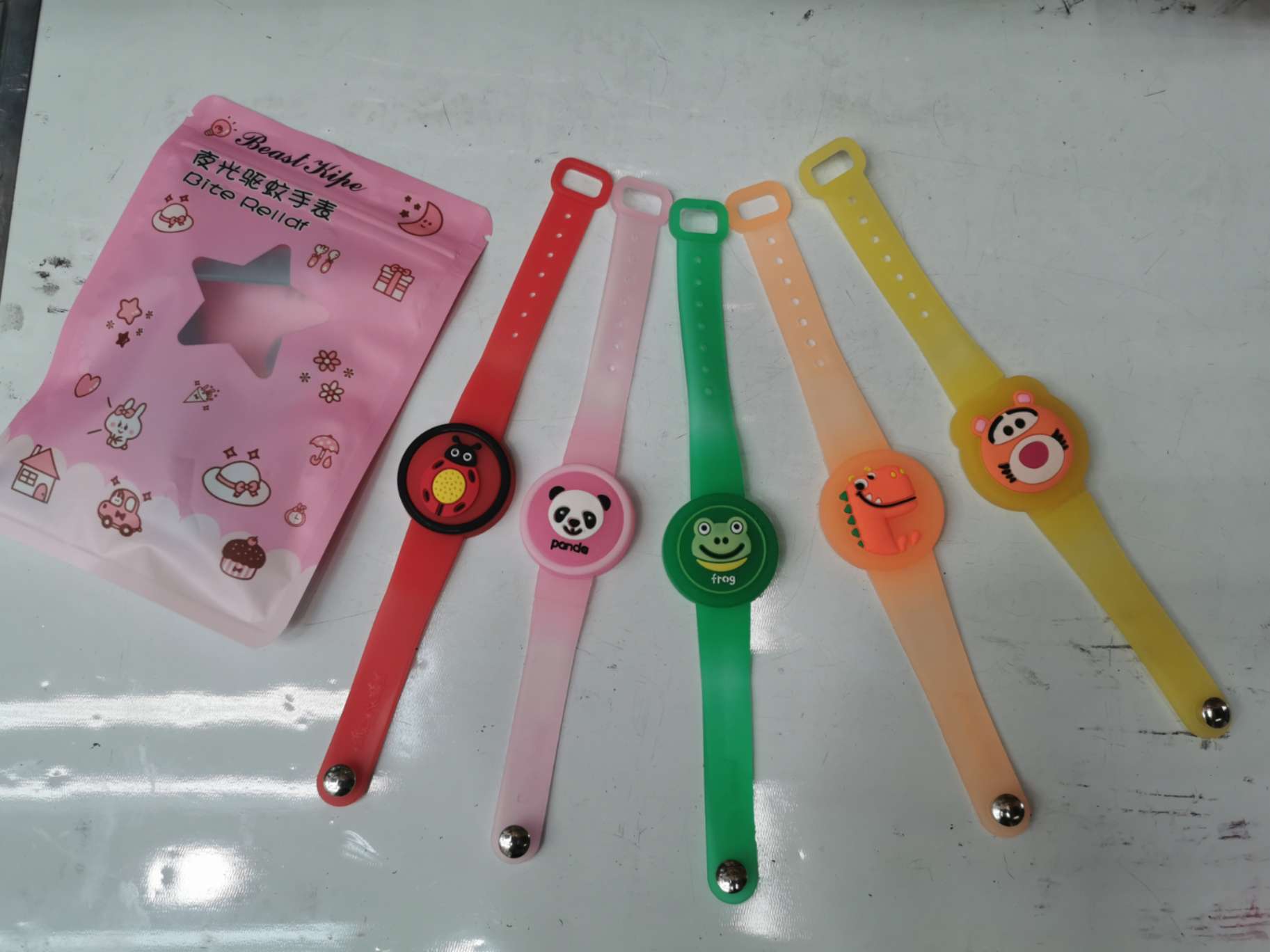 Mosquito repellent bracelet