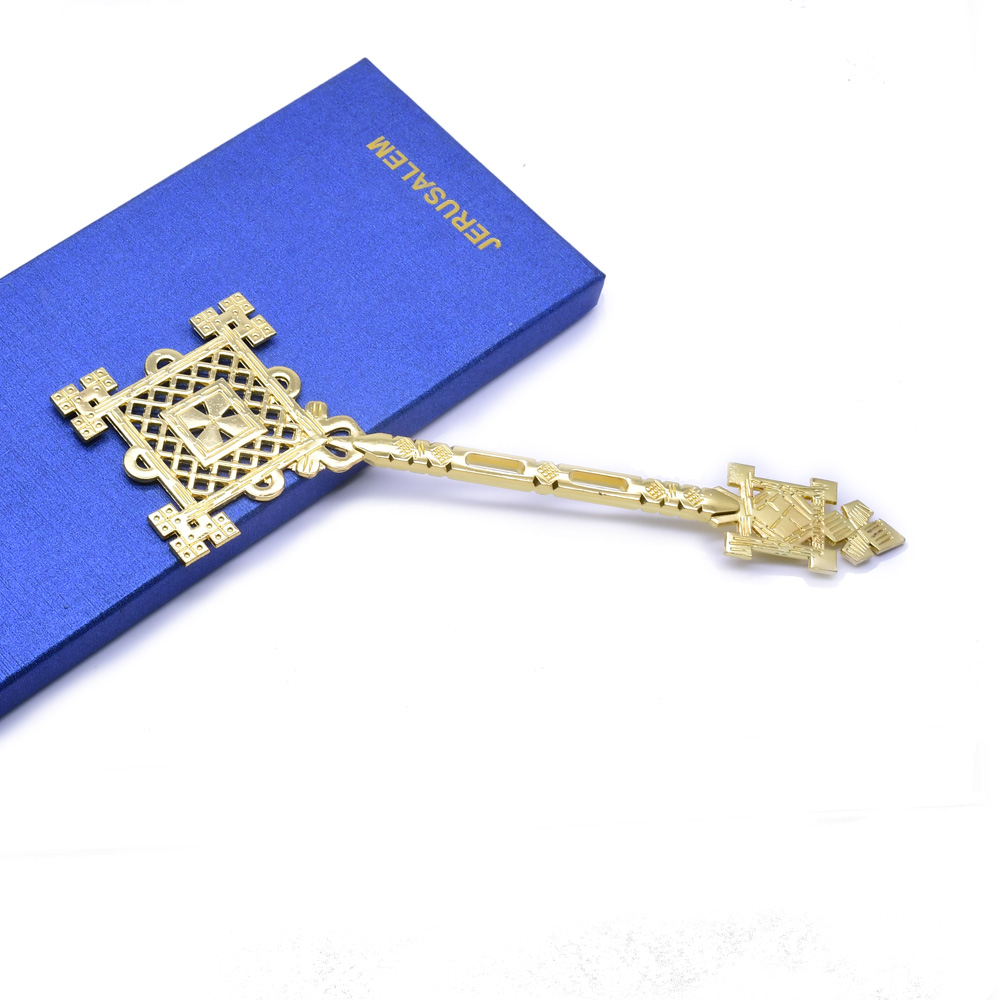 Golden hand-held cross Jerusalem Religious Prayer Ceremony supplies set Application Scenario