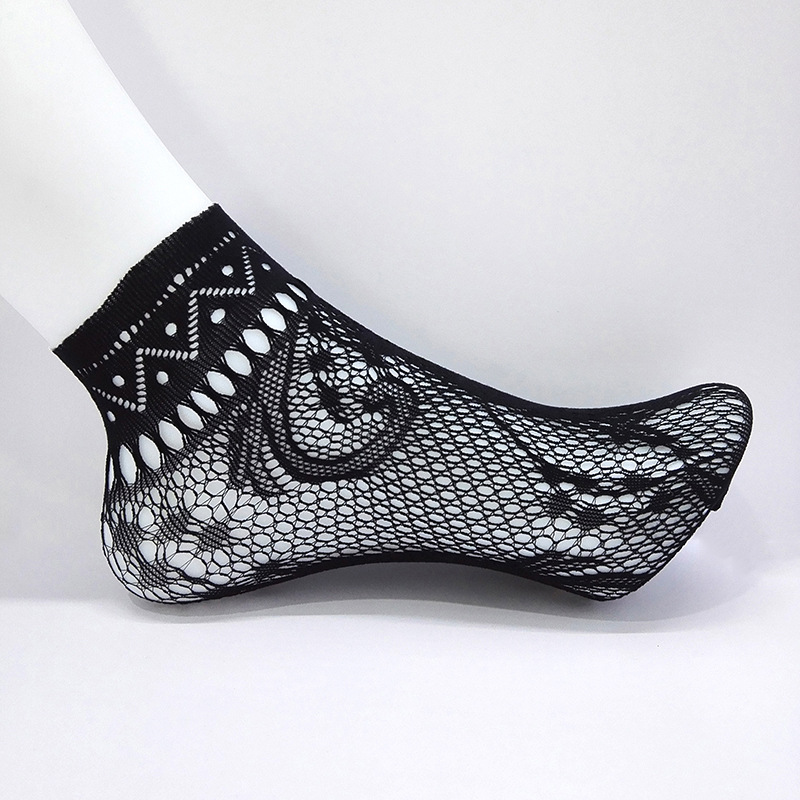 Small quantities of spring and summer women's thin mesh breathable socks, cut-out sexy and fashionable short socks from the manufacturer
