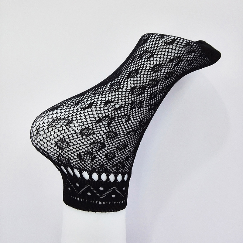 Small quantities of spring and summer women's thin mesh breathable socks, cut-out sexy and fashionable short socks from the manufacturer Application Scenario