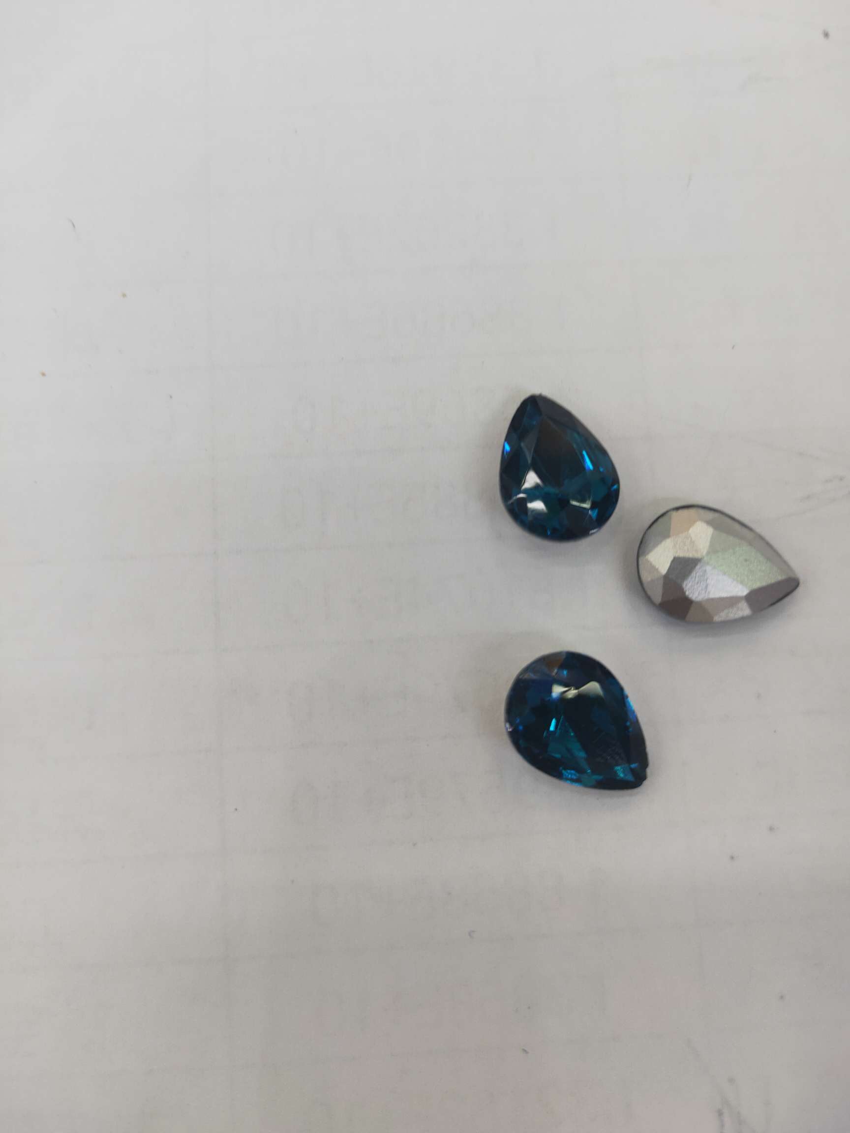 Manufacturers Direct Sales Of Turquoise Flat Bottom Glass Diamond Accessories details Picture