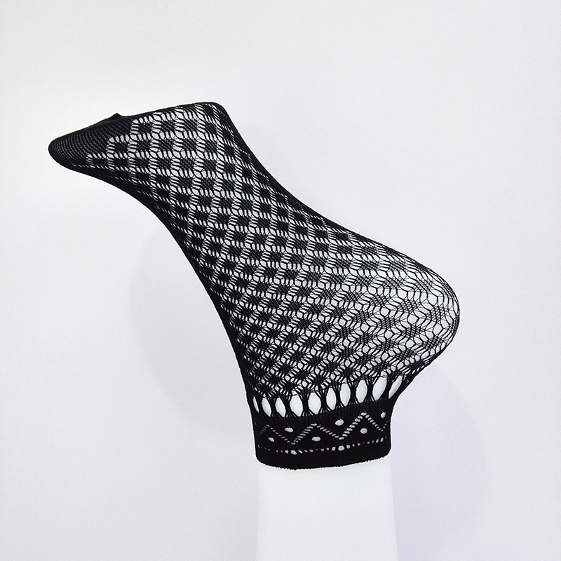 Small quantities of spring and summer women's thin mesh breathable socks, cut-out sexy and fashionable short socks from the manufacturer Application Scenario