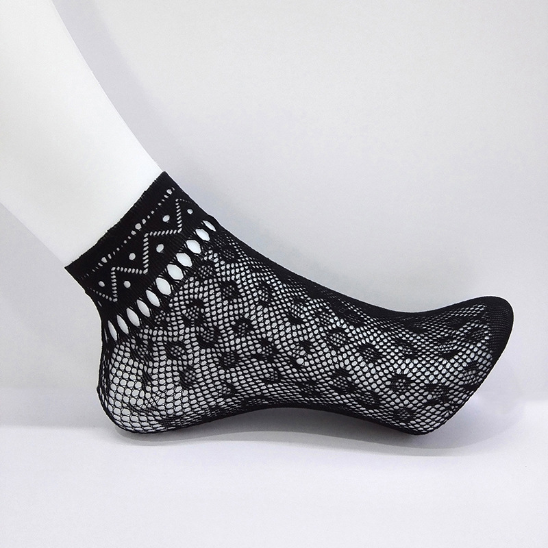 Small quantities of spring and summer women's thin mesh breathable socks, cut-out sexy and fashionable short socks from the manufacturer