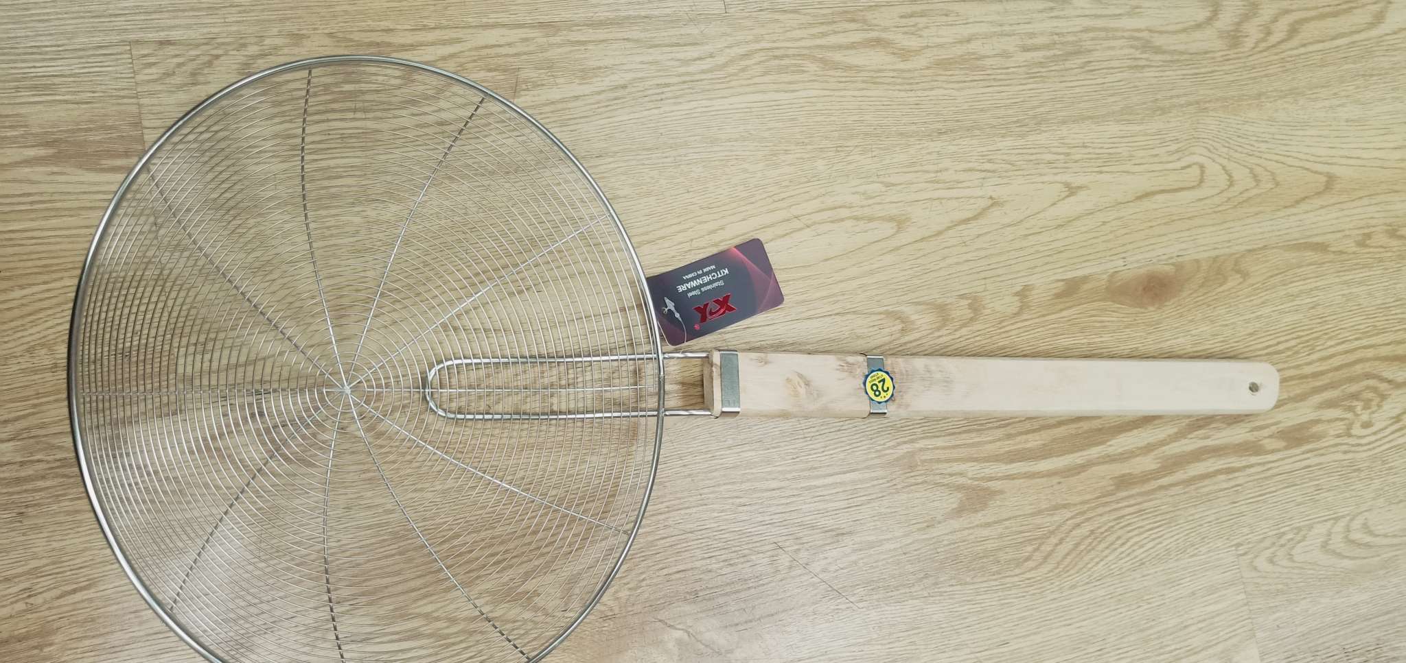 Hot-selling stall products 28cm wooden handle line leakage