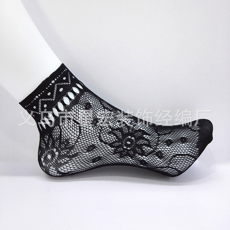 Small quantities of spring and summer women's thin mesh breathable socks, cut-out sexy and fashionable short socks from the manufacturer Application Scenario
