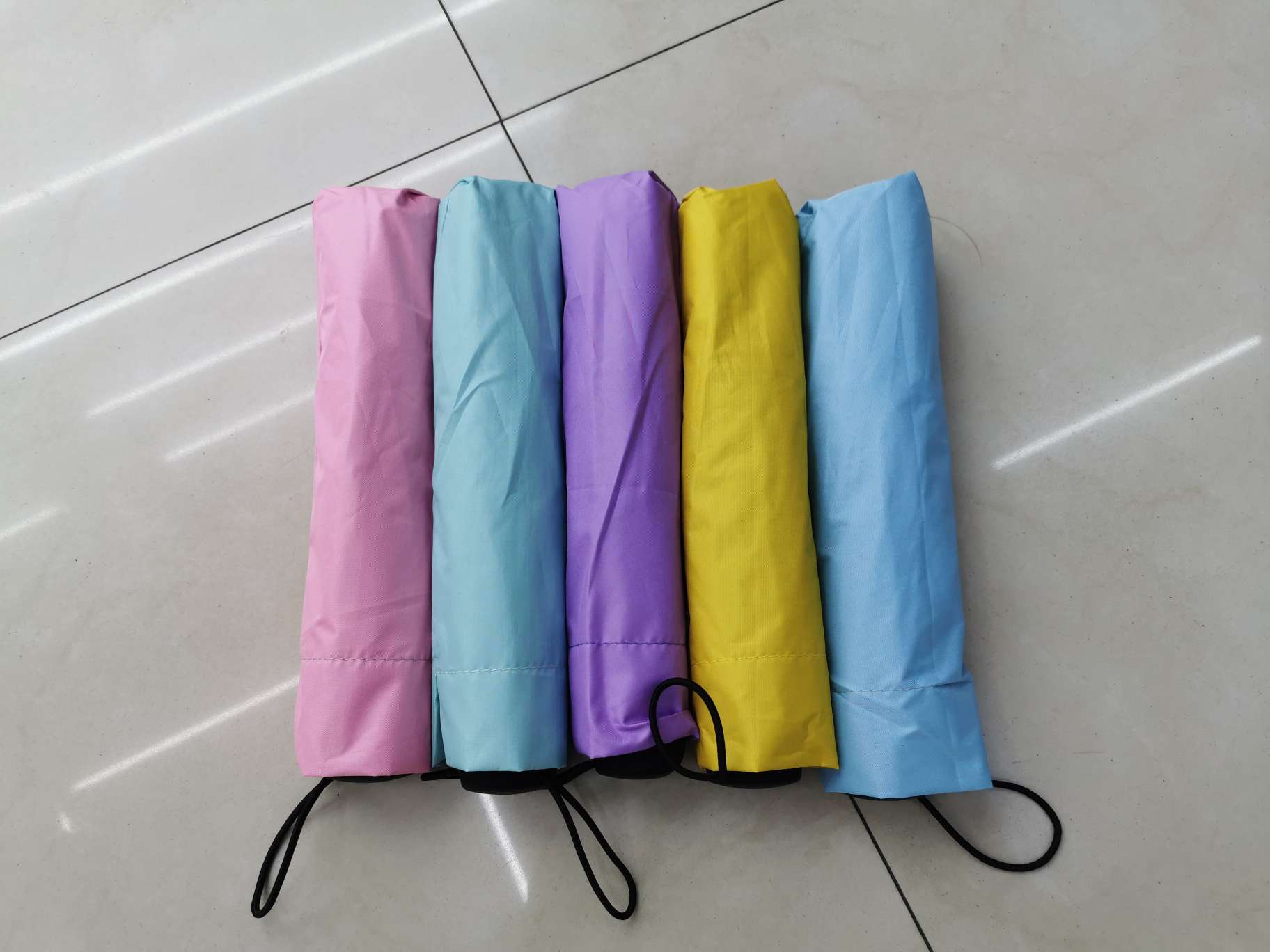 Factory direct sales of black rubber umbrellas, all-weather umbrellas, advertising umbrellas, and logos can be printed