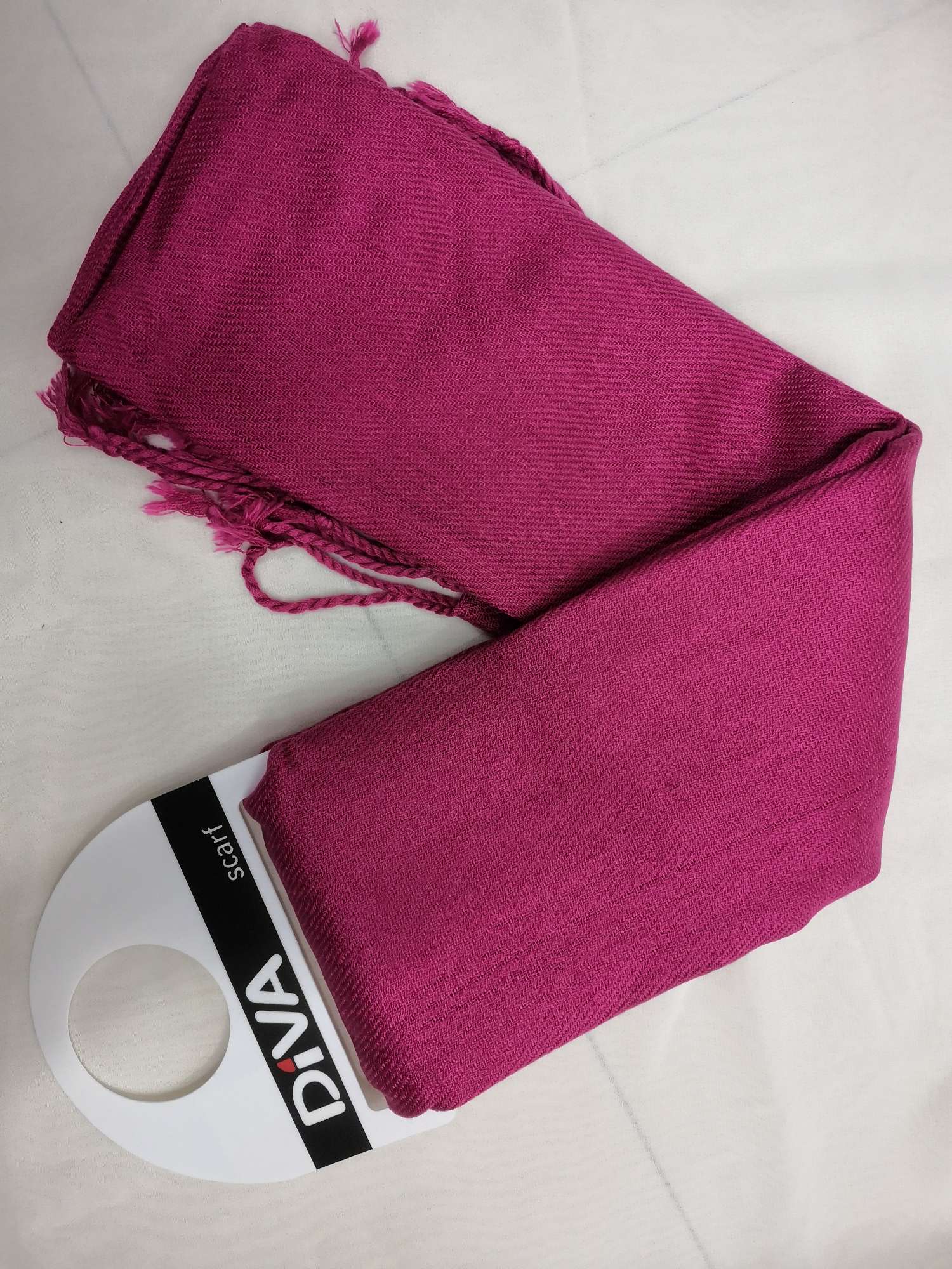 Twill Monochrome Scarf Shawl Foreign Trade Scarf Festive Red Scarf Application Scenario