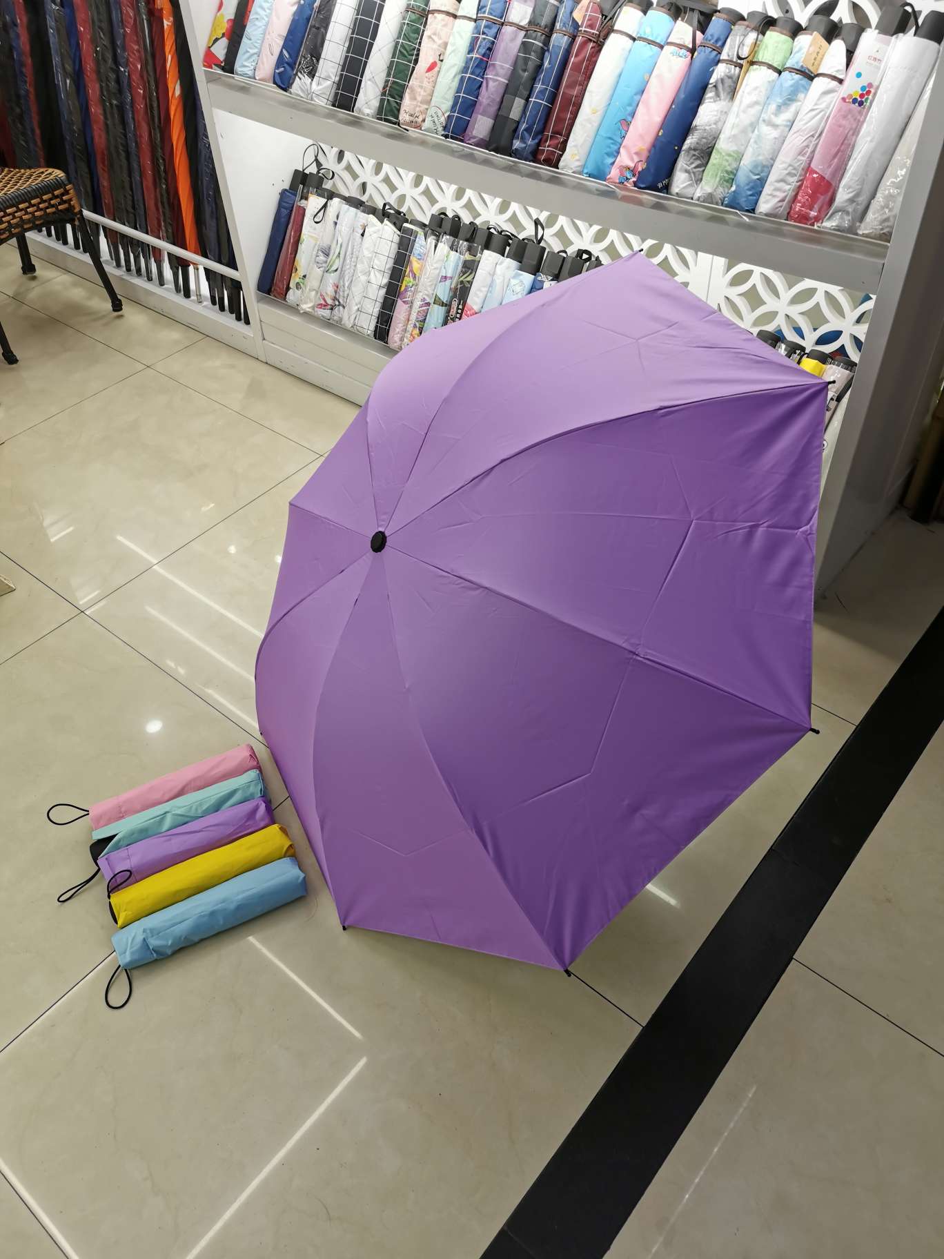 Factory direct sales of black rubber umbrellas, all-weather umbrellas, advertising umbrellas, and logos can be printed undefined