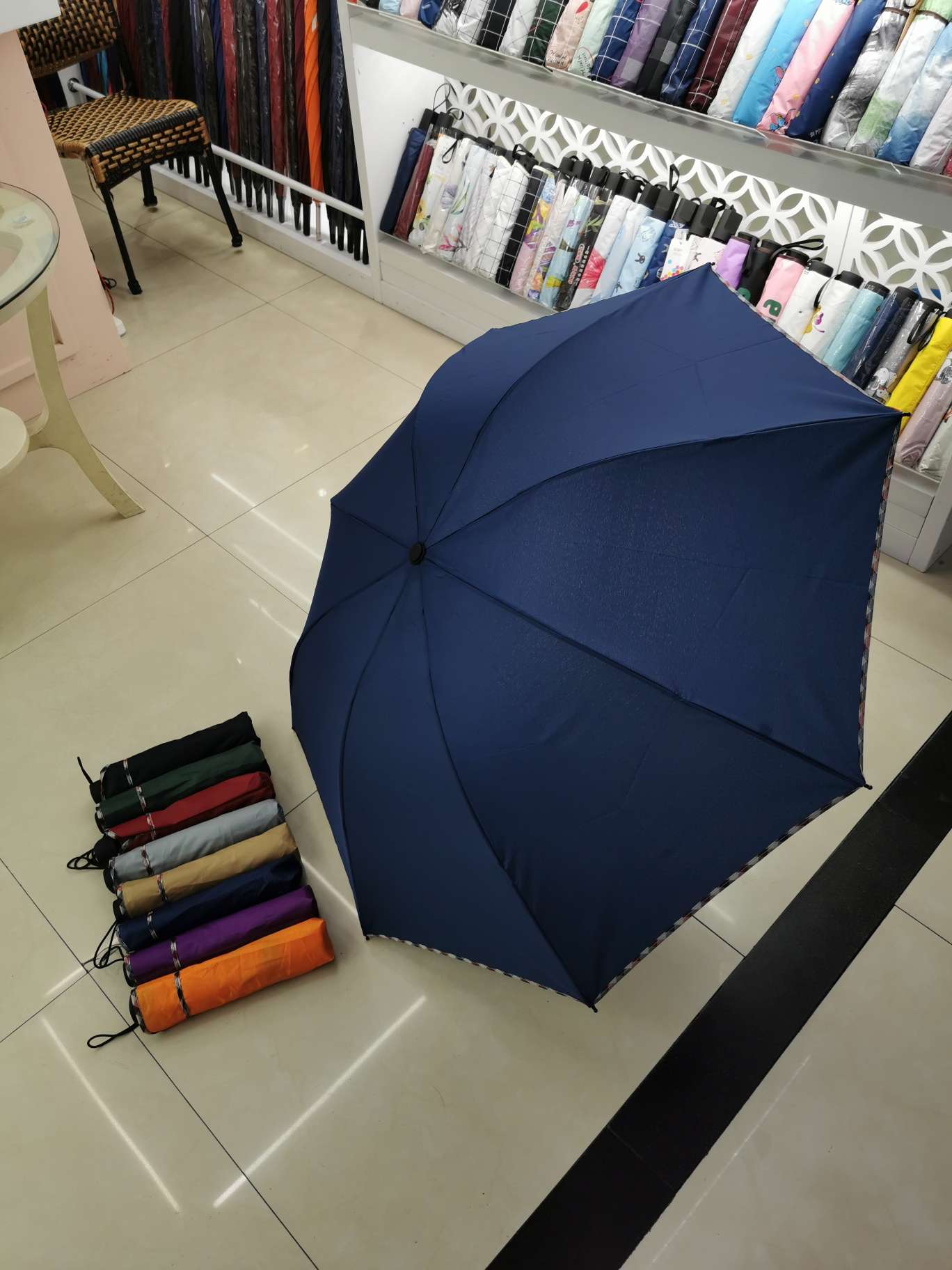 Factory direct sales of folding umbrellas, three-fold umbrellas, advertising umbrellas, and logos can be printed Application Scenario