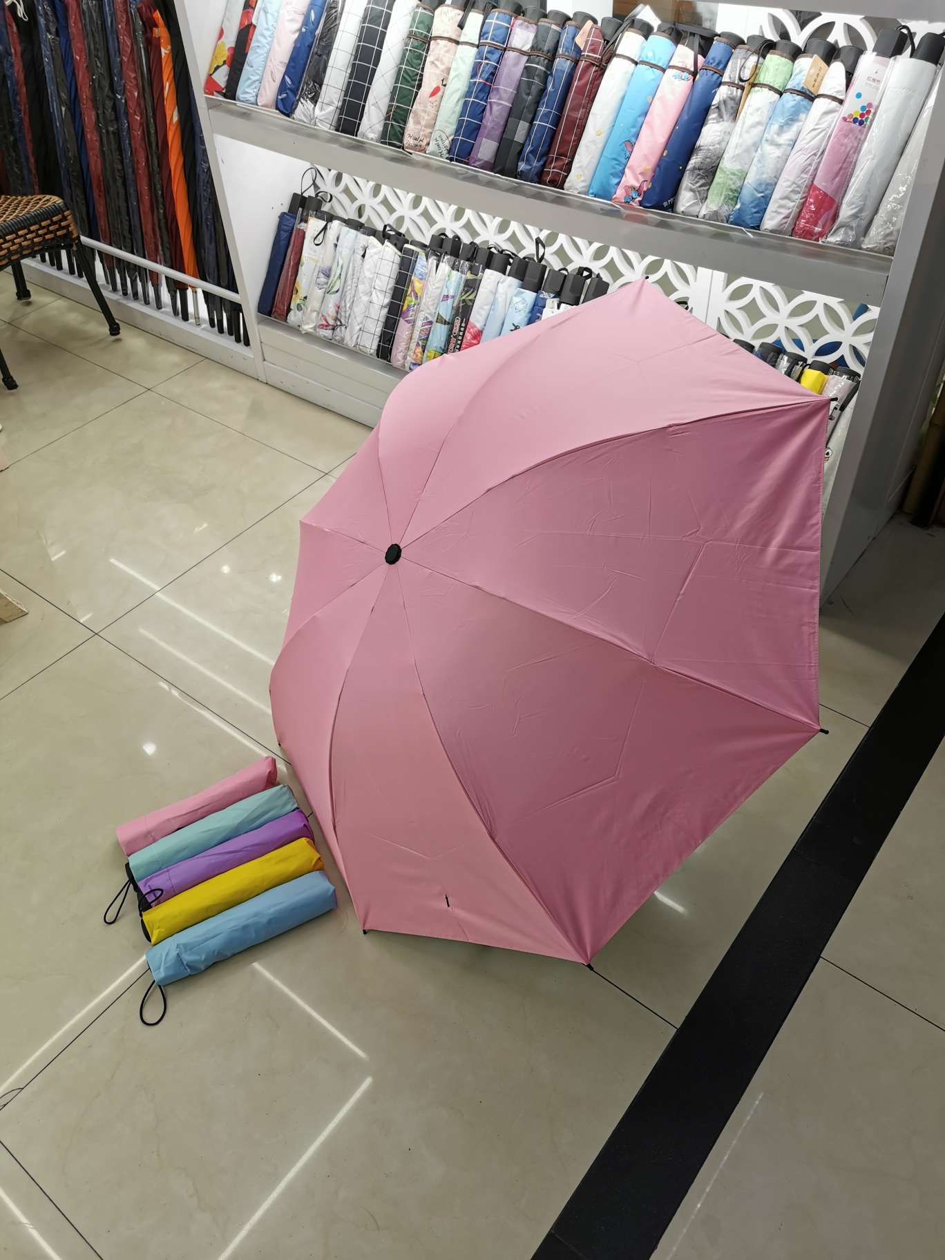 Factory direct sales of black rubber umbrellas, all-weather umbrellas, advertising umbrellas, and logos can be printed Specification image