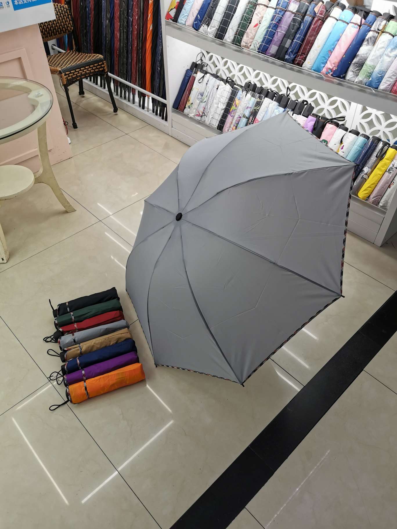 Factory direct sales of folding umbrellas, three-fold umbrellas, advertising umbrellas, and logos can be printed Specification image