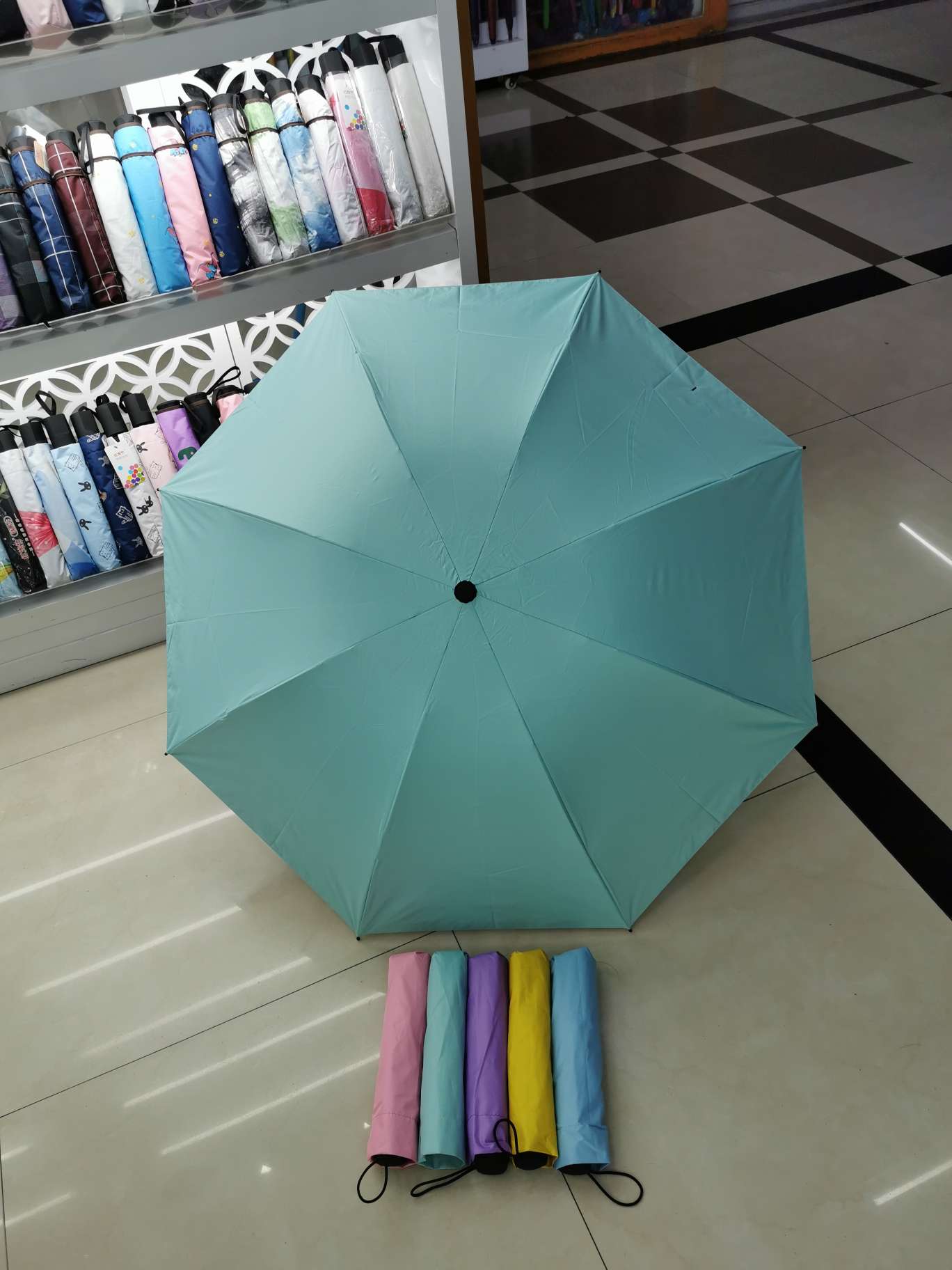 Factory direct sales of black rubber umbrellas, all-weather umbrellas, advertising umbrellas, and logos can be printed details Picture
