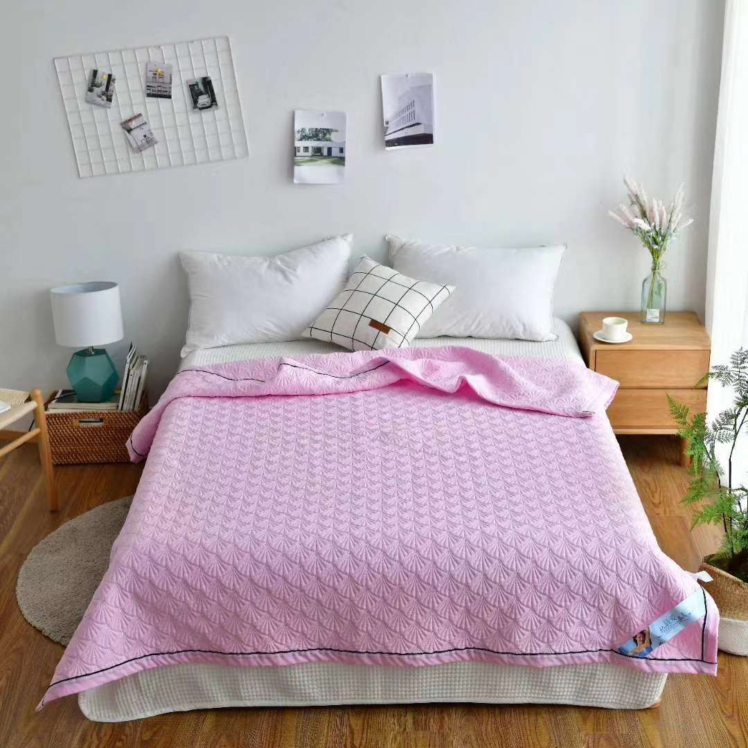Quilted Washed Cotton Summer Quilt. Multifunctional Quilt Can Be Spread And Covered