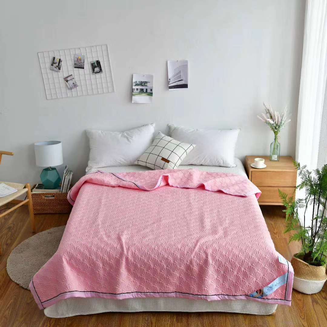 Quilted Washed Cotton Summer Quilt. Multifunctional Quilt Can Be Spread And Covered Item Picture