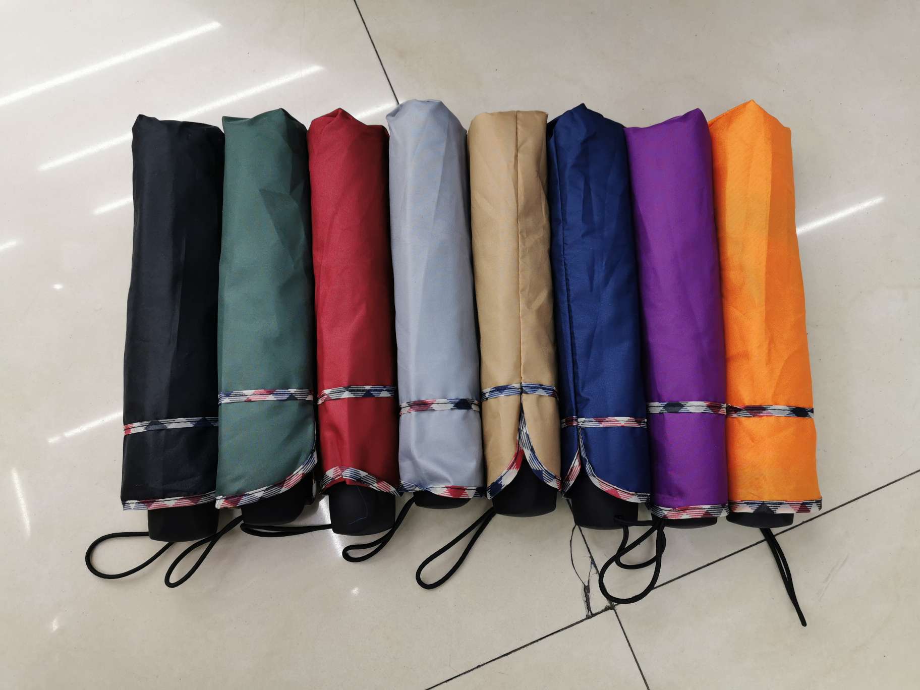 Factory direct sales of folding umbrellas, three-fold umbrellas, advertising umbrellas, and logos can be printed