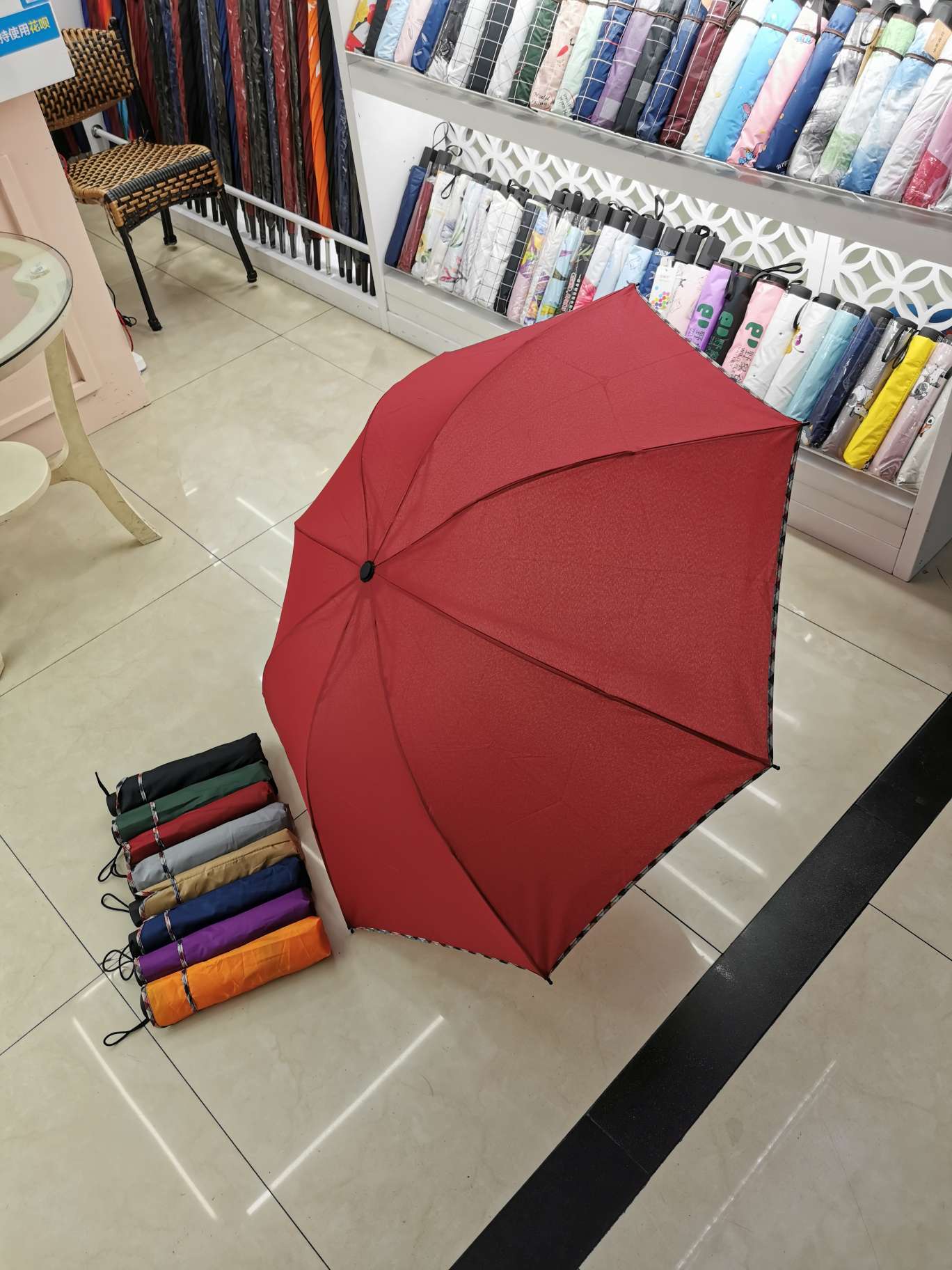 Factory direct sales of folding umbrellas, three-fold umbrellas, advertising umbrellas, and logos can be printed undefined