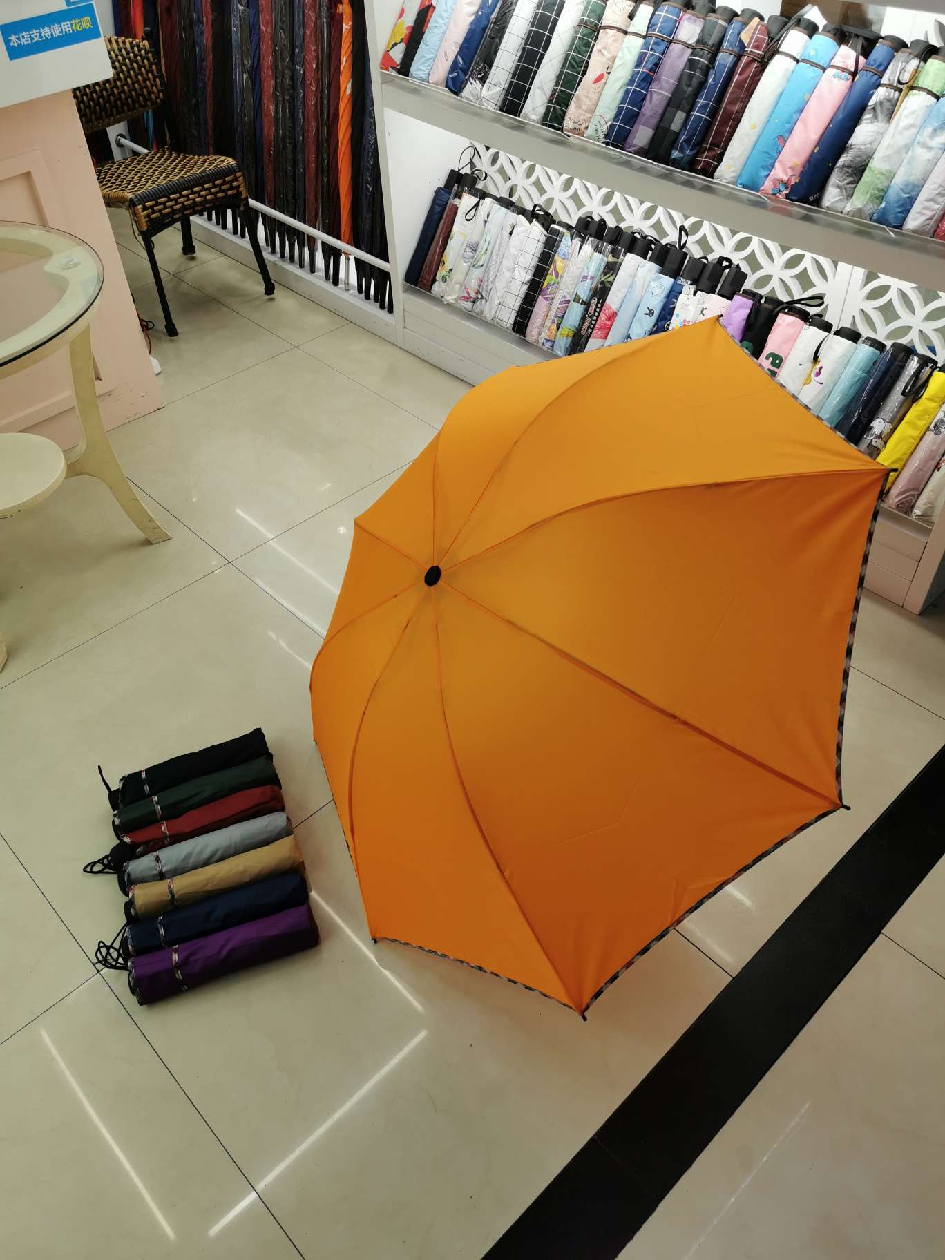 Factory direct sales of folding umbrellas, three-fold umbrellas, advertising umbrellas, and logos can be printed undefined
