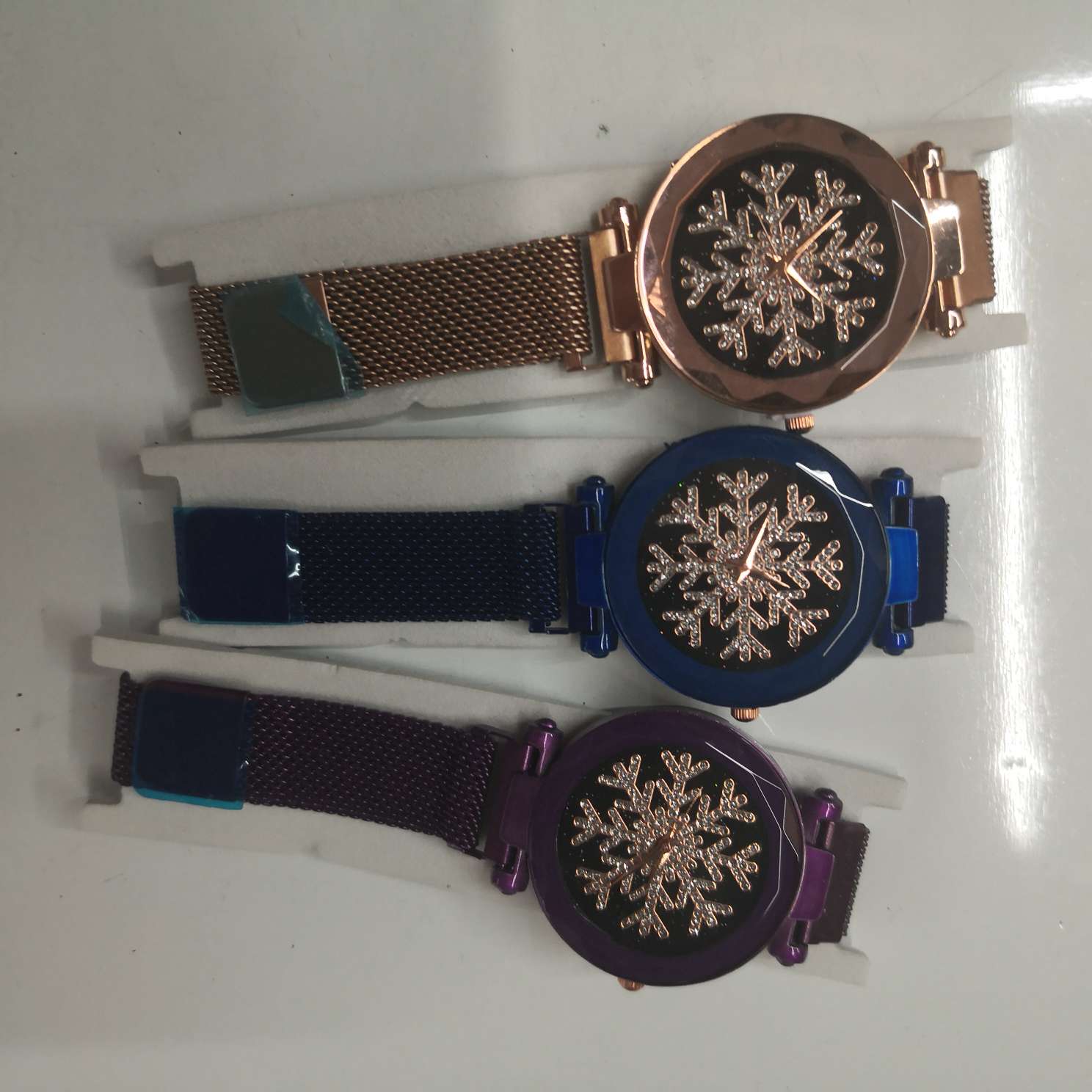 New women's snowflake dial iron-absorbing watch strap details Picture