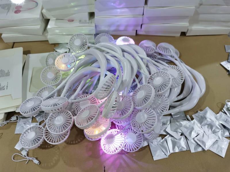 运动穿戴香薰风扇七彩LED灯渐变白底实物图