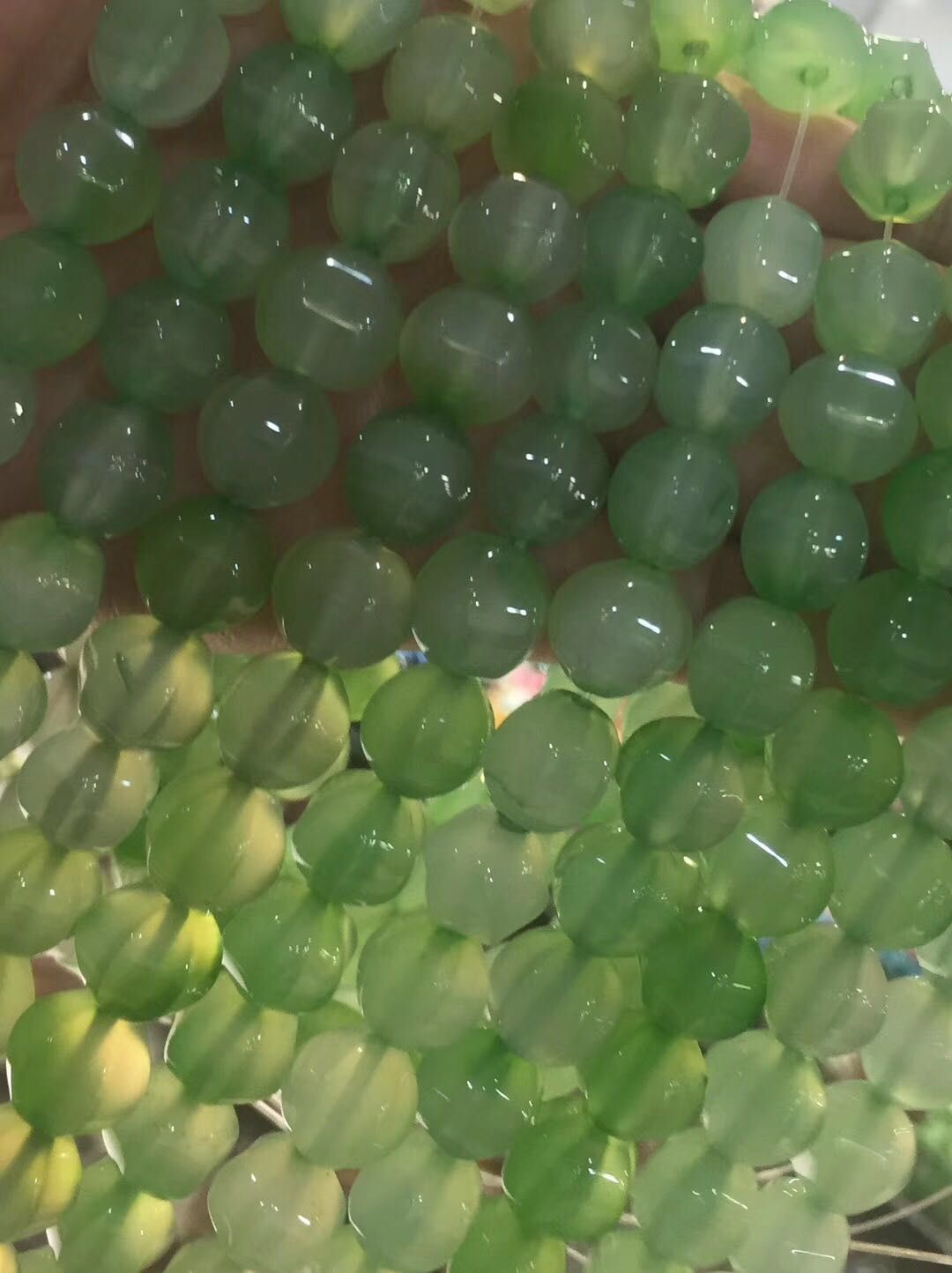 Natural agate crystal-clear pumpkin beads are a bestseller in Douyin live streaming DIY undefined