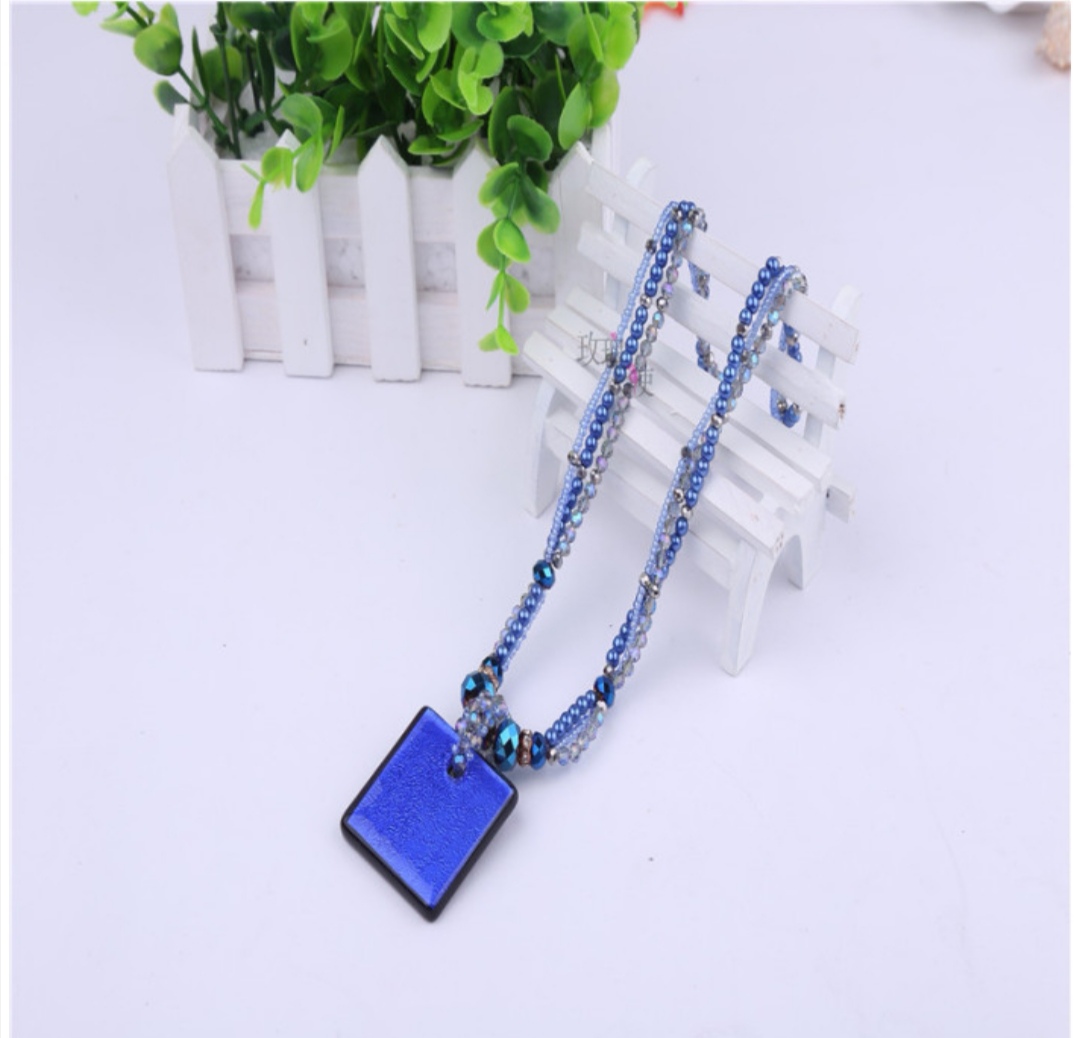 The latest popular glass crystal square necklaces, pearl necklaces and versatile collarbone chains Specification image