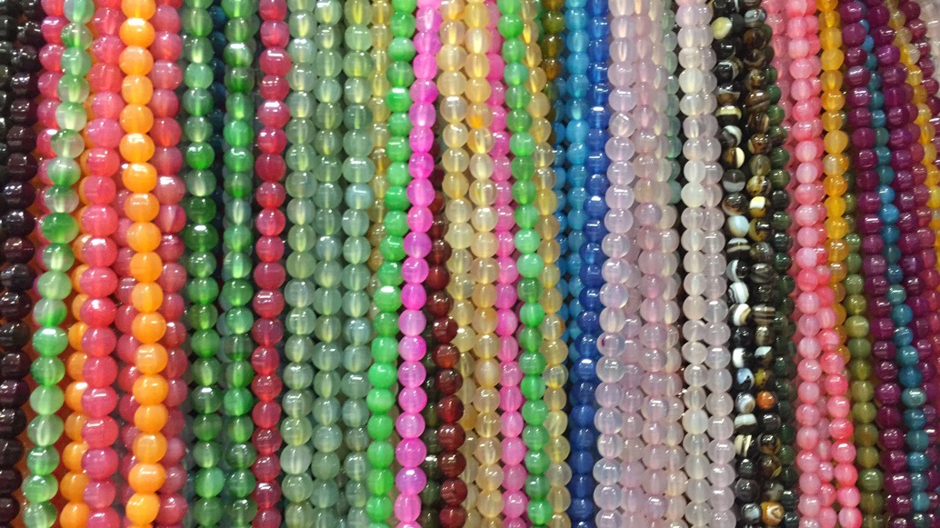 Natural agate crystal-clear pumpkin beads are a bestseller in Douyin live streaming DIY