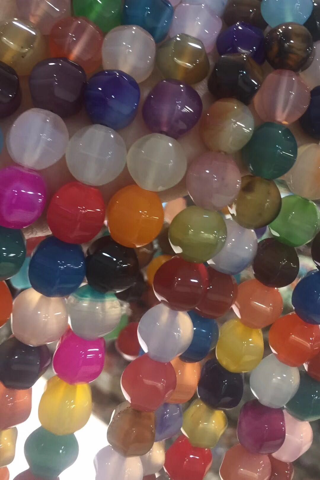 Natural agate crystal-clear pumpkin beads are a bestseller in Douyin live streaming DIY undefined