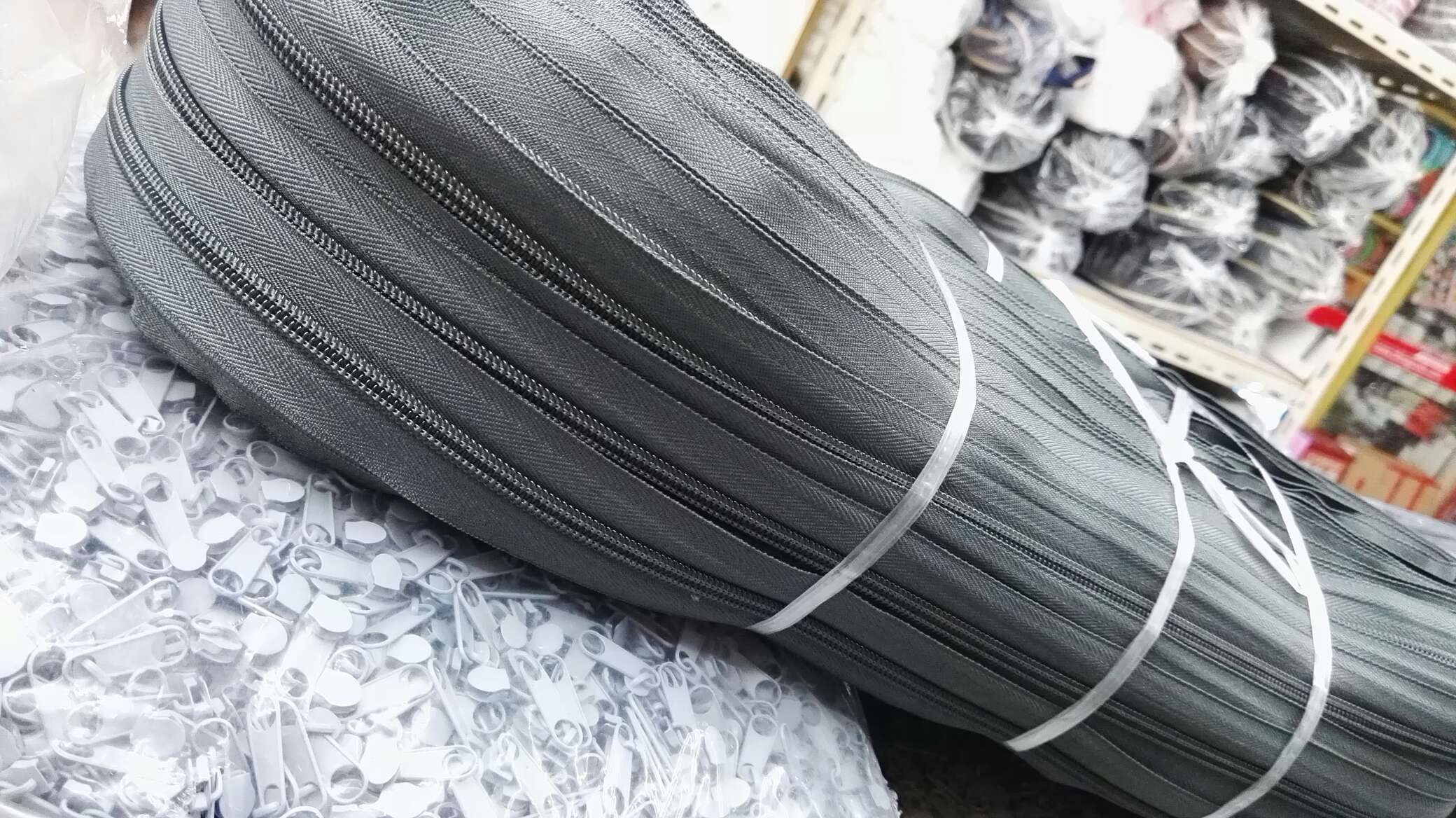5 nylon zipper quality 2.7 kg 200 yards complete color can be customized thumbnail