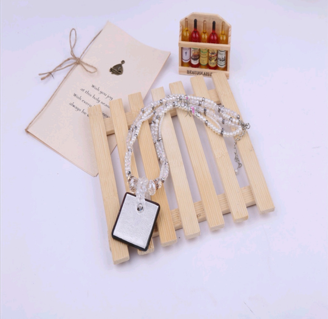 The latest popular glass crystal square necklaces, pearl necklaces and versatile collarbone chains details Picture