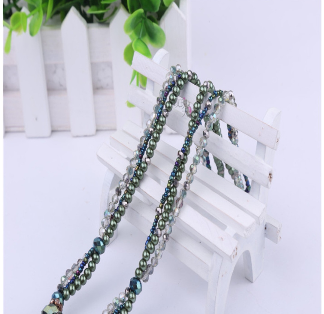 The latest popular glass crystal square necklaces, pearl necklaces and versatile collarbone chains undefined