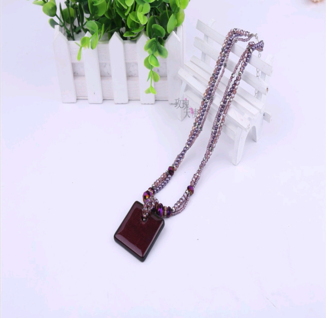 The latest popular glass crystal square necklaces, pearl necklaces and versatile collarbone chains Item Picture