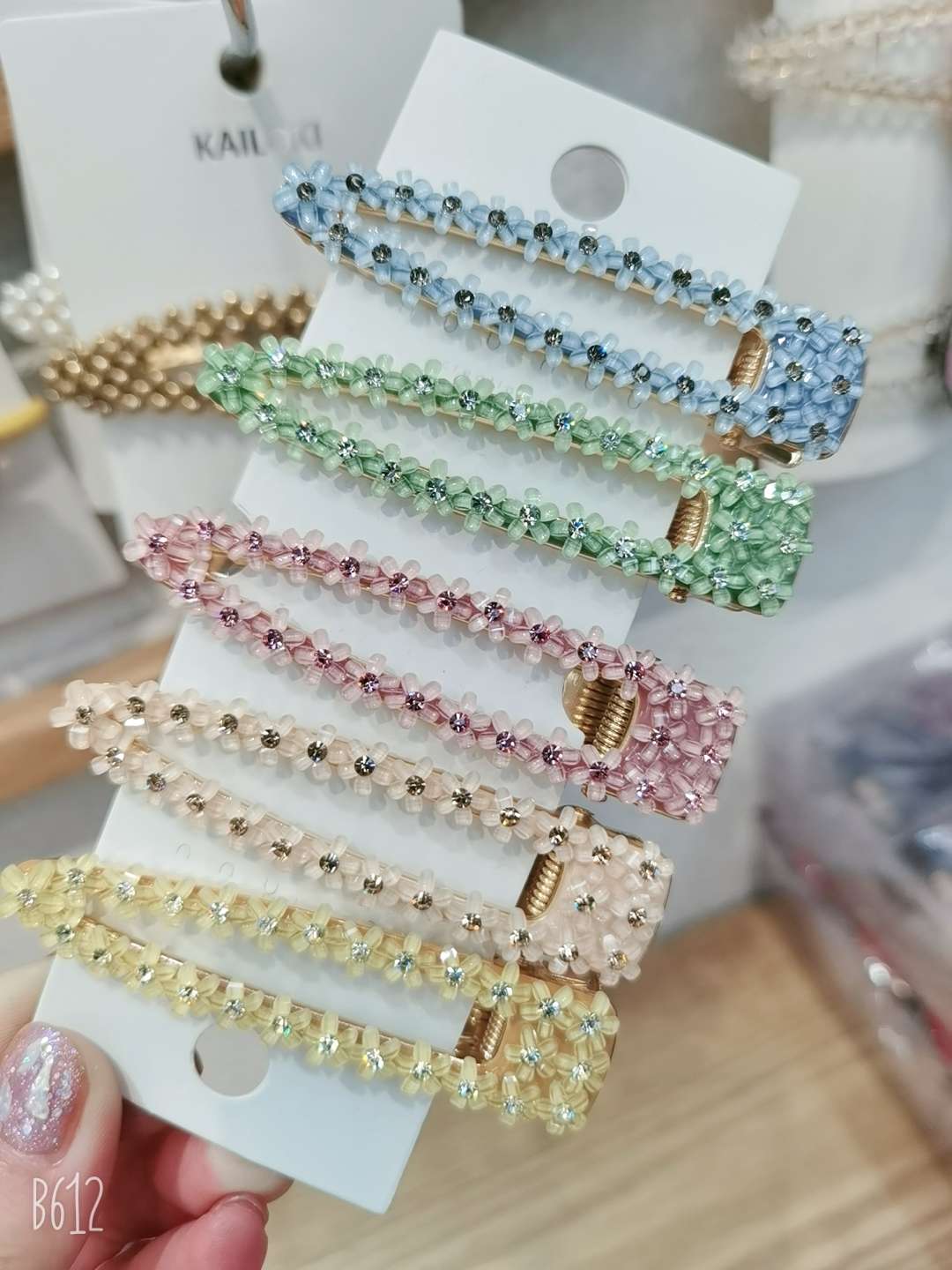 Korean version of a lovely small plum bright Czech drill hollow pressure clip edge clip bangs clip thumbnail